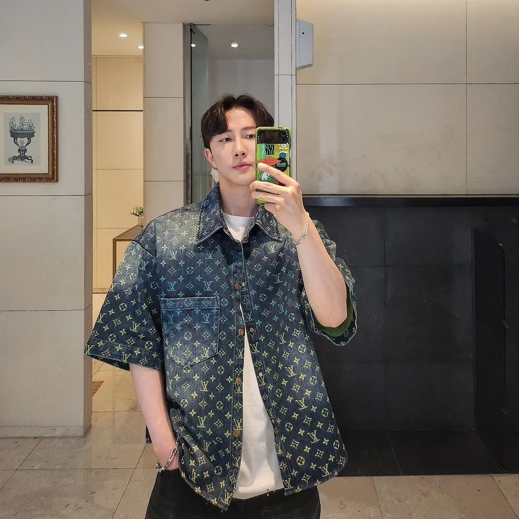 Louis Vuitton Rainbow Monogram Short Sleeved Denim Shirt Indigo, Louis Vuitton Monogram Chain Bracelet Silver 착용 스타일