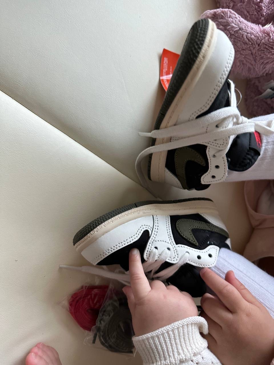 (W) Jordan 1 x Travis Scott Retro Low OG SP Medium Olive, (TD) Jordan 1 x Travis Scott Retro Low OG SP Medium Olive 착용 스타일 - 2