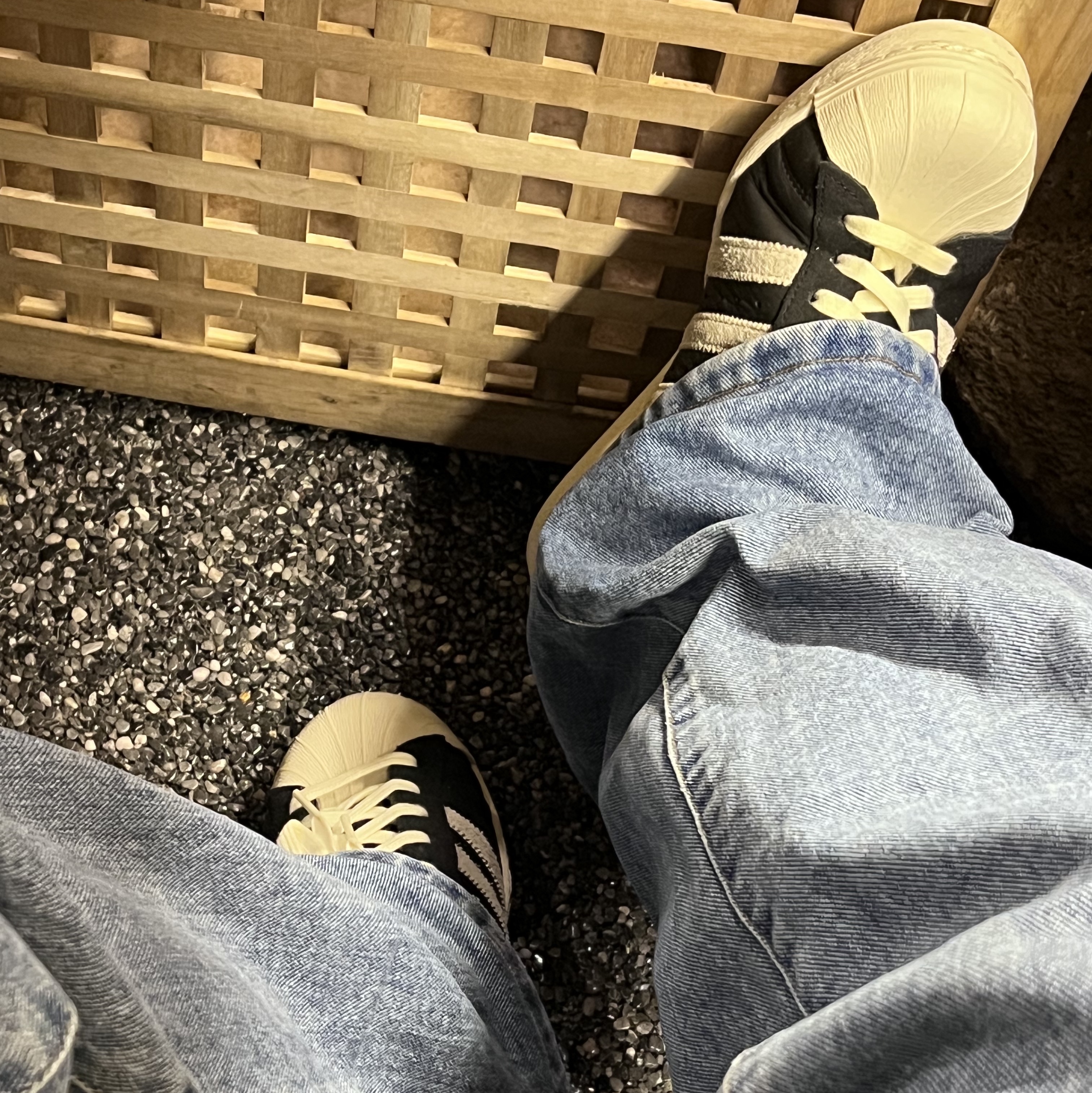 Adidas Superstar 82 Black White 착용 스타일