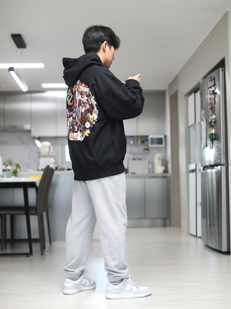 Stussy Plush Hoodie Black 착용 스타일 - 1