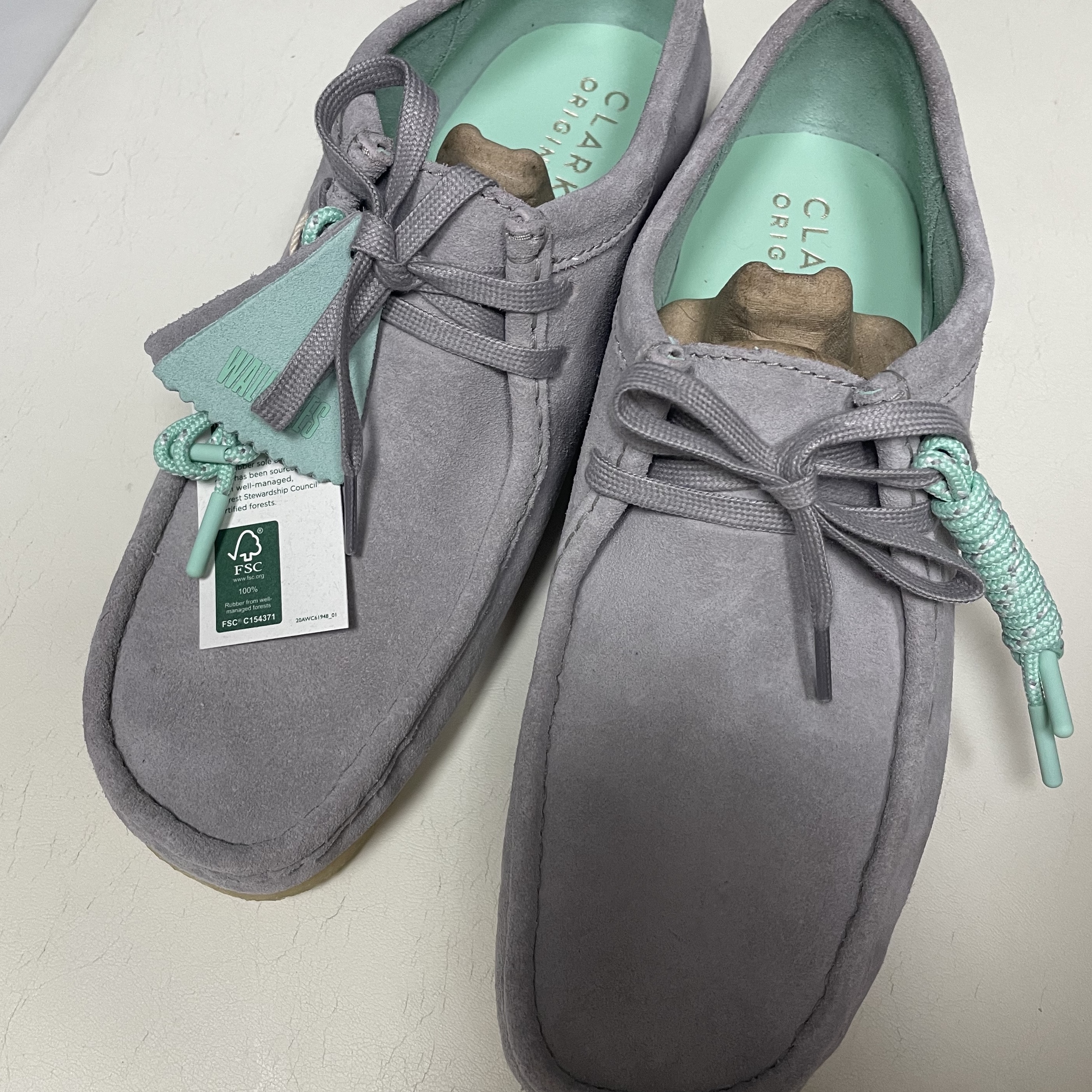 Clarks Wallabee Grey Combination 착용 스타일