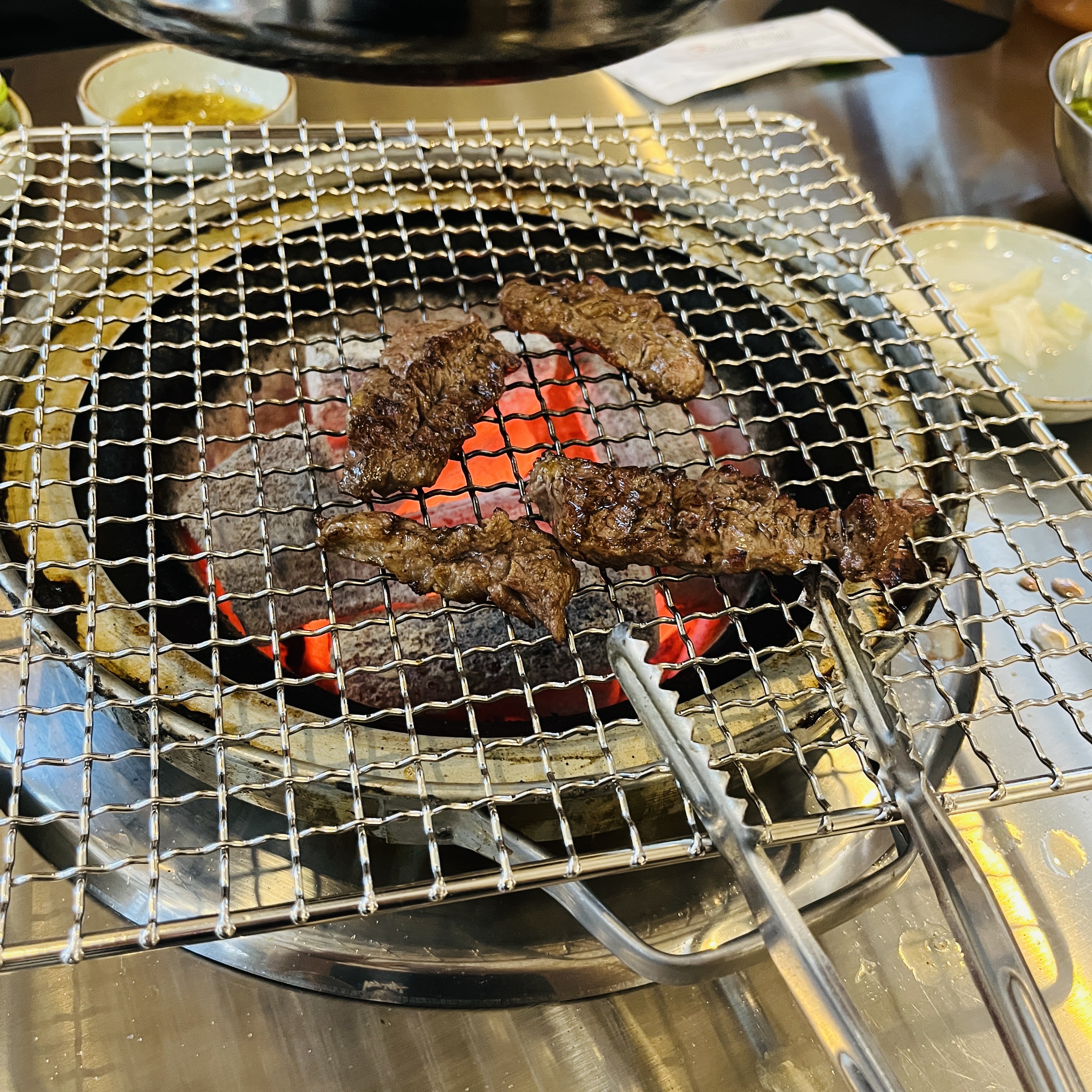 뉴발란스 x 토앤토 플립플랍 아이보리, 나이키 에어맥스 97 트리플 화이트 울프 그레이 착용 스타일 - 3