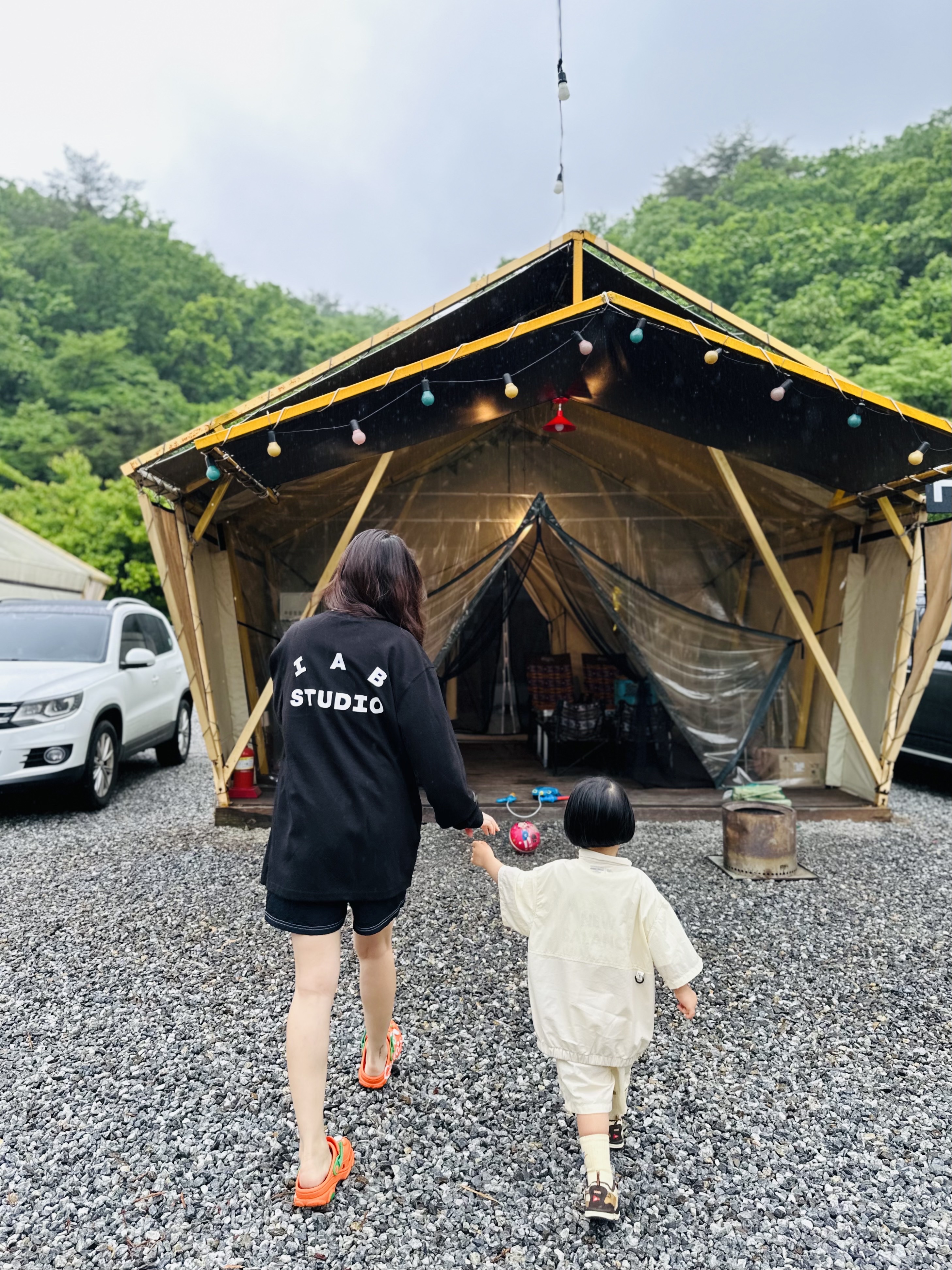 IAB Studio Long Sleeve Black for Worksout, (Kids) Crocs x Anwar Carrots All Terrain Clog Orange 착용 스타일 - 3