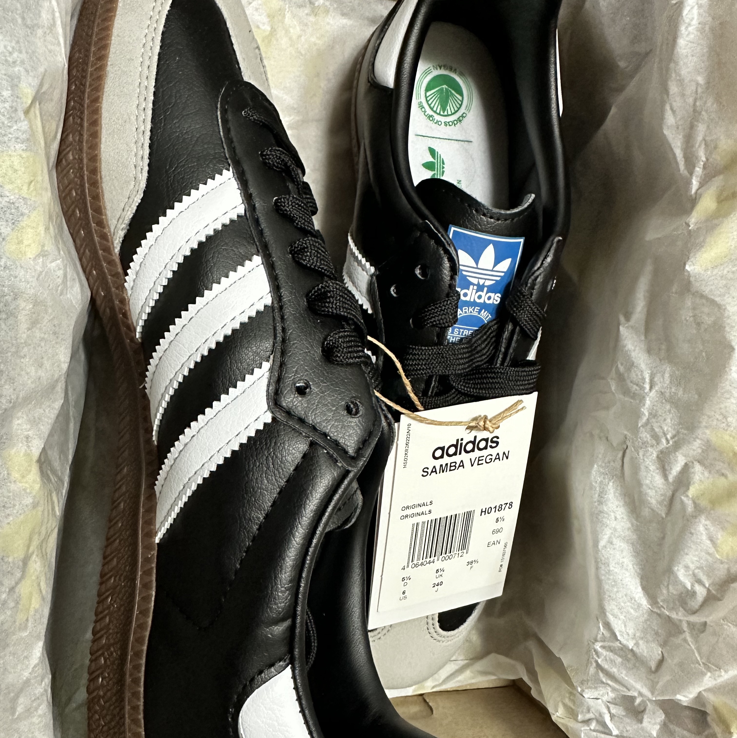 Adidas Samba Vegan Black White 착용 스타일
