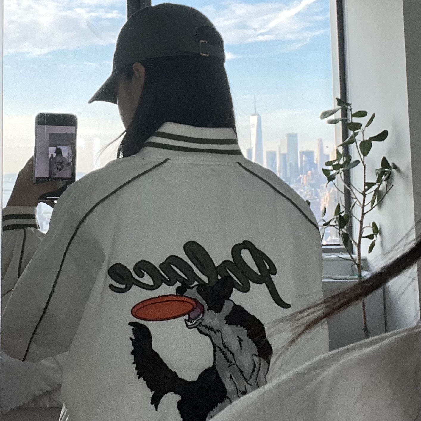 Palace Catch It Bomber Jacket Cement - 23SS 착용 스타일 - 2