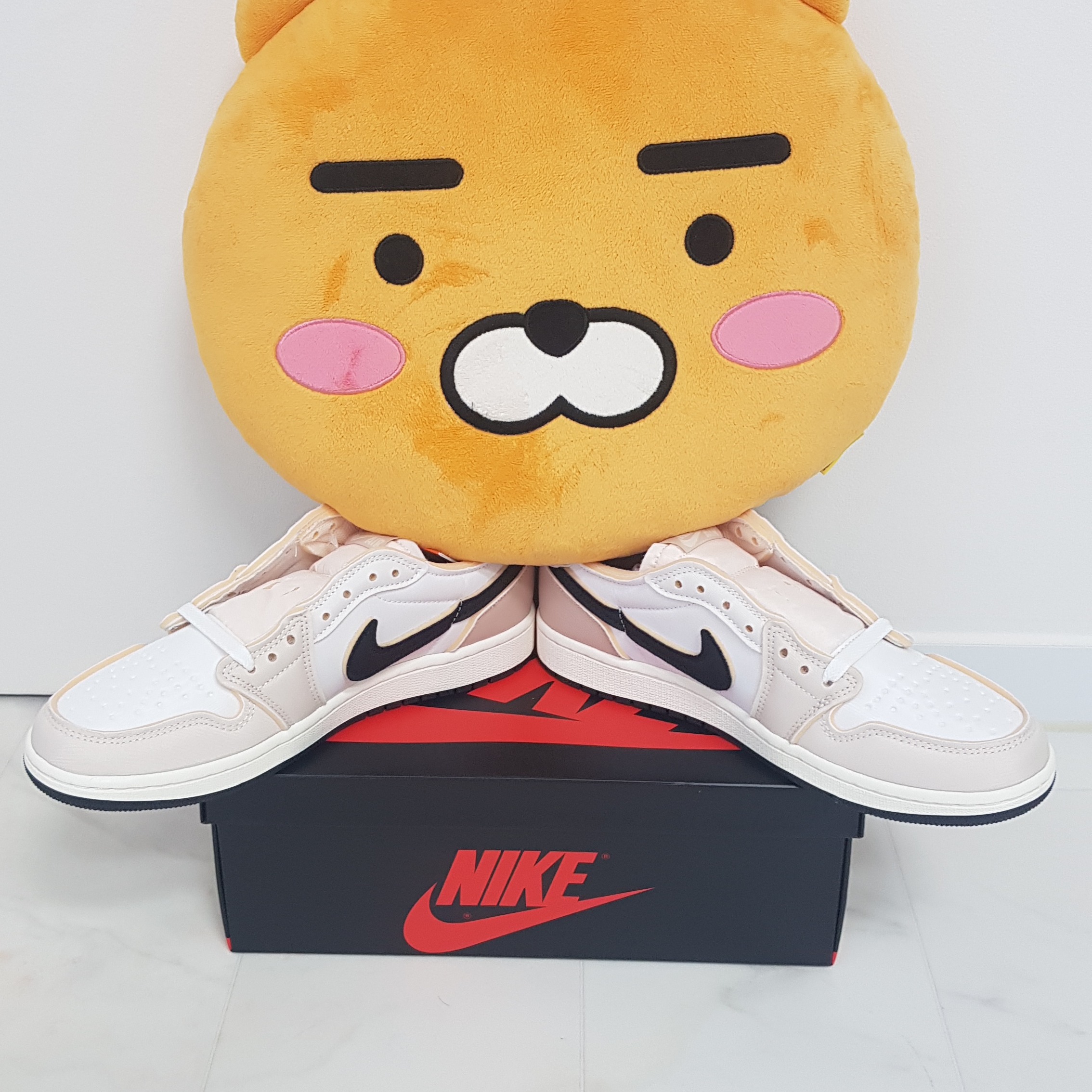 Jordan 1 Retro Low OG EX White and Coconut Milk 착용 스타일 - 1