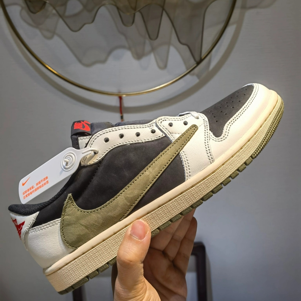 (W) Jordan 1 x Travis Scott Retro Low OG SP Medium Olive 착용 스타일 - 1