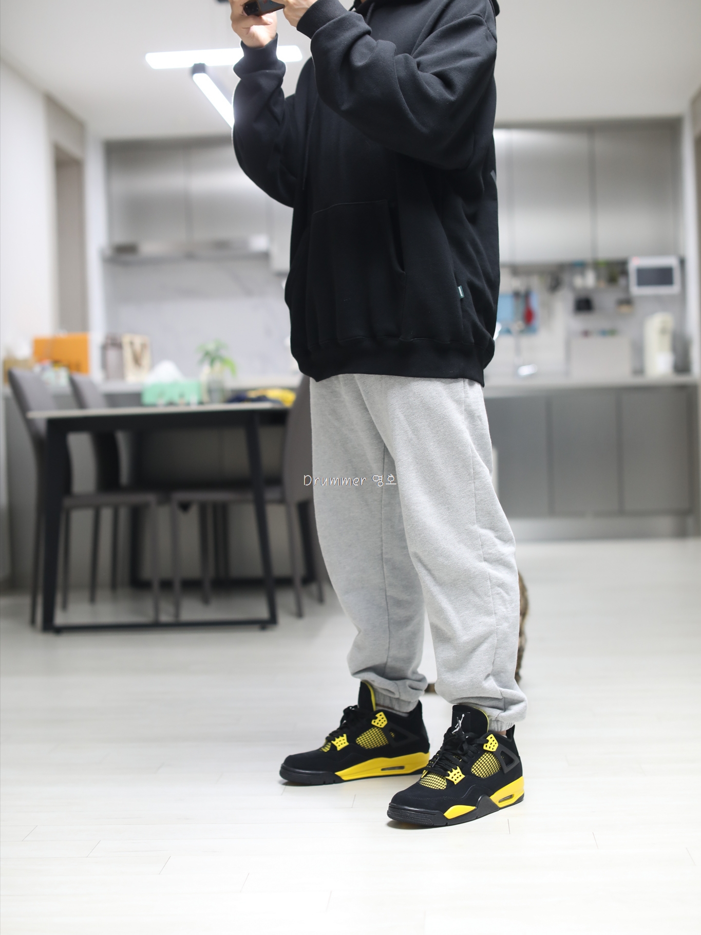 Jordan 4 Retro Thunder 2023 착용 스타일