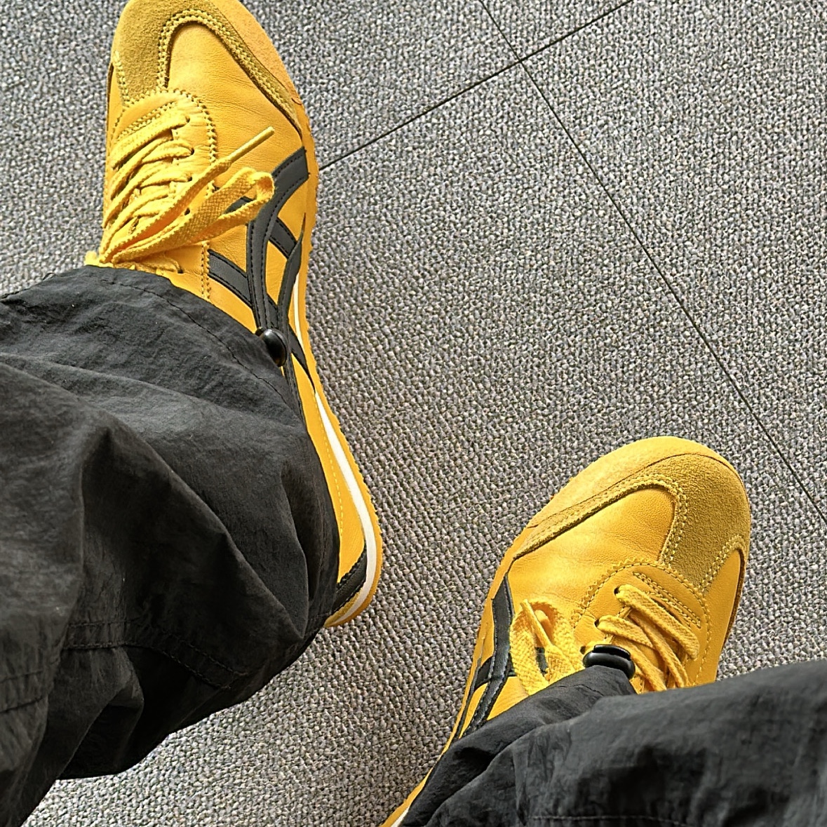 Onitsuka Tiger Mexico 66 Yellow Black 착용 스타일