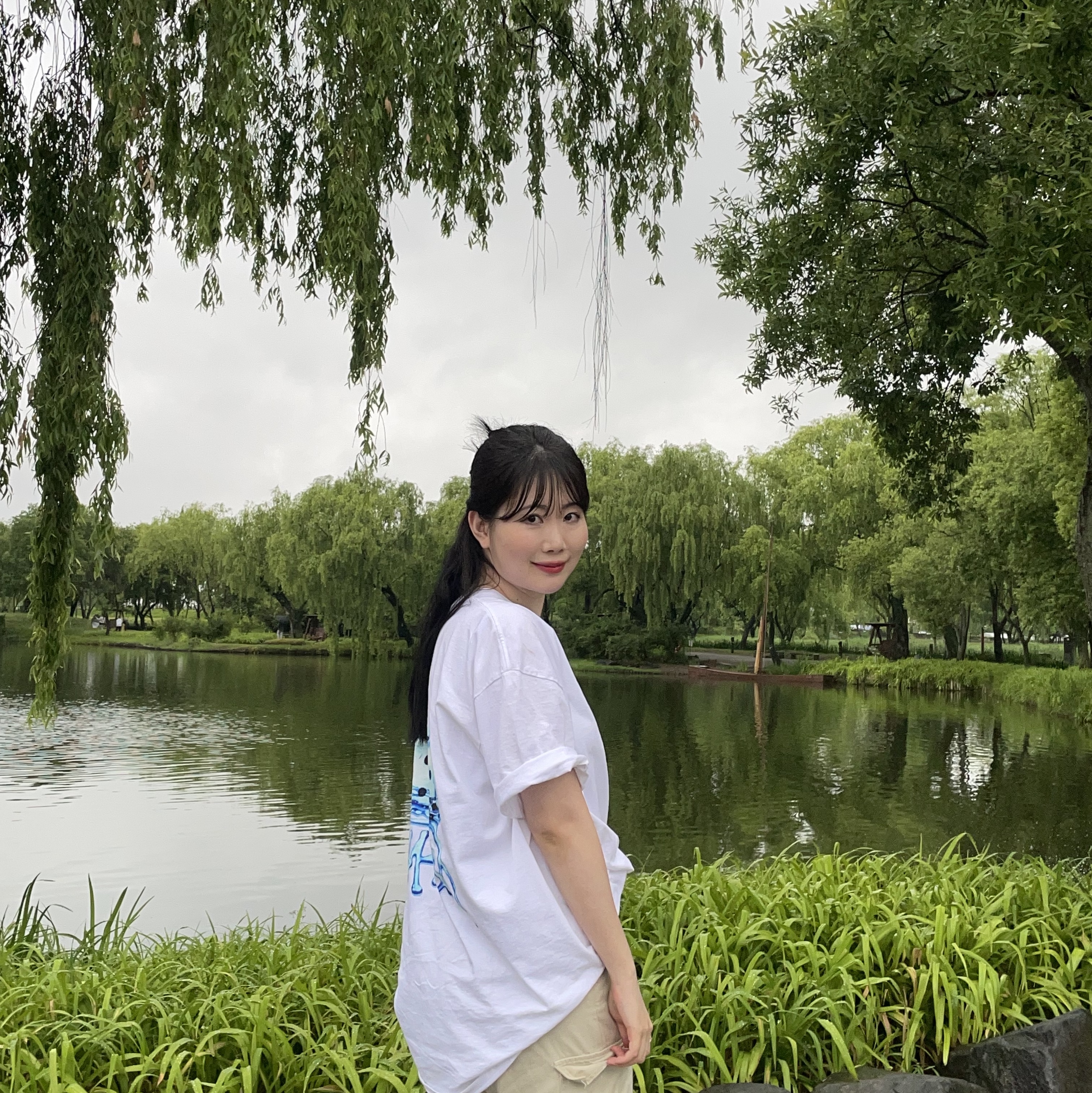Stussy Melted T-Shirt White 착용 스타일 - 2