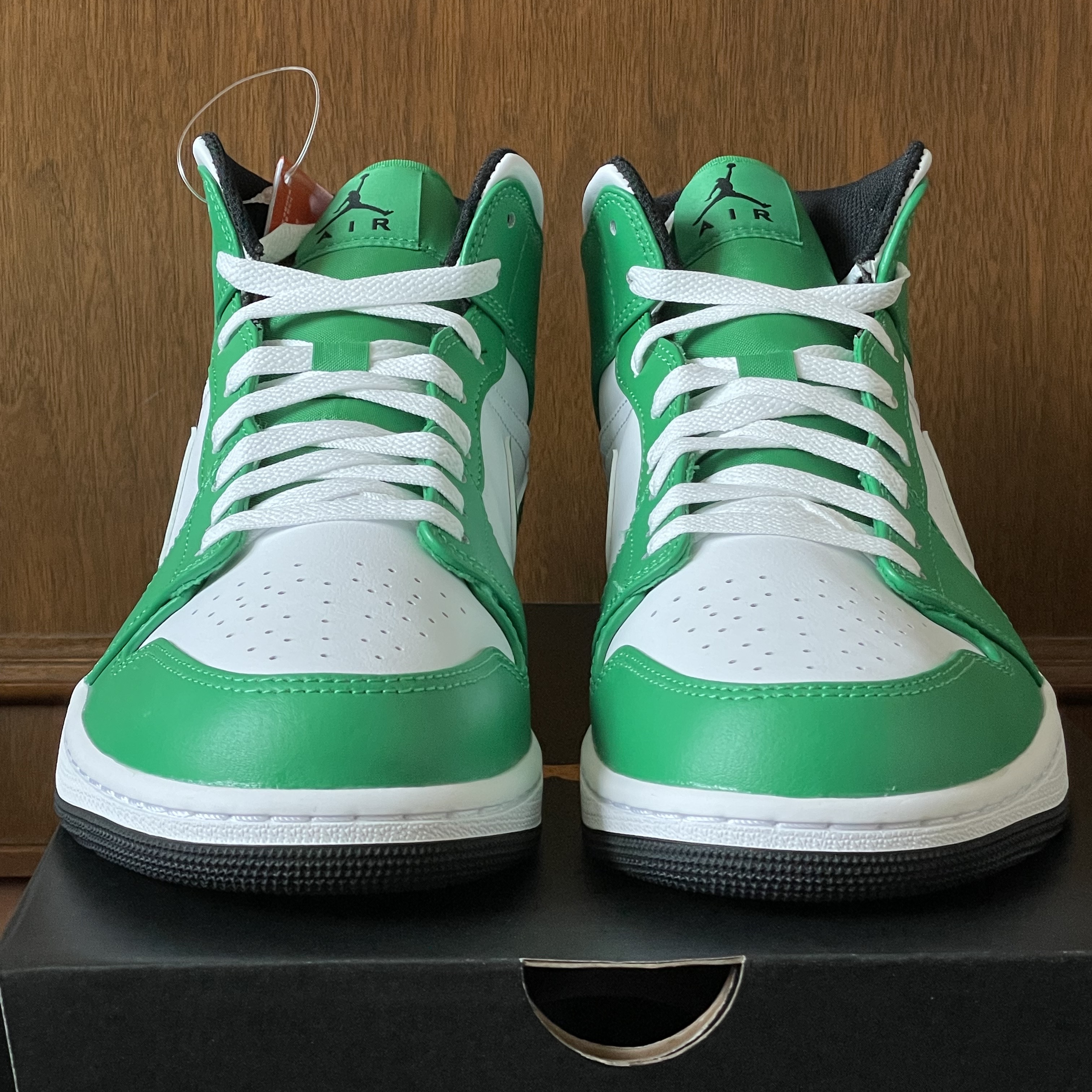 Jordan 1 Mid Lucky Green 착용 스타일 - 3