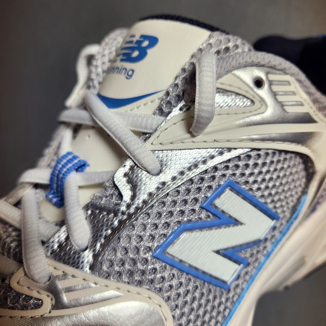 New Balance 530 Steel Blue 착용 스타일 - 2