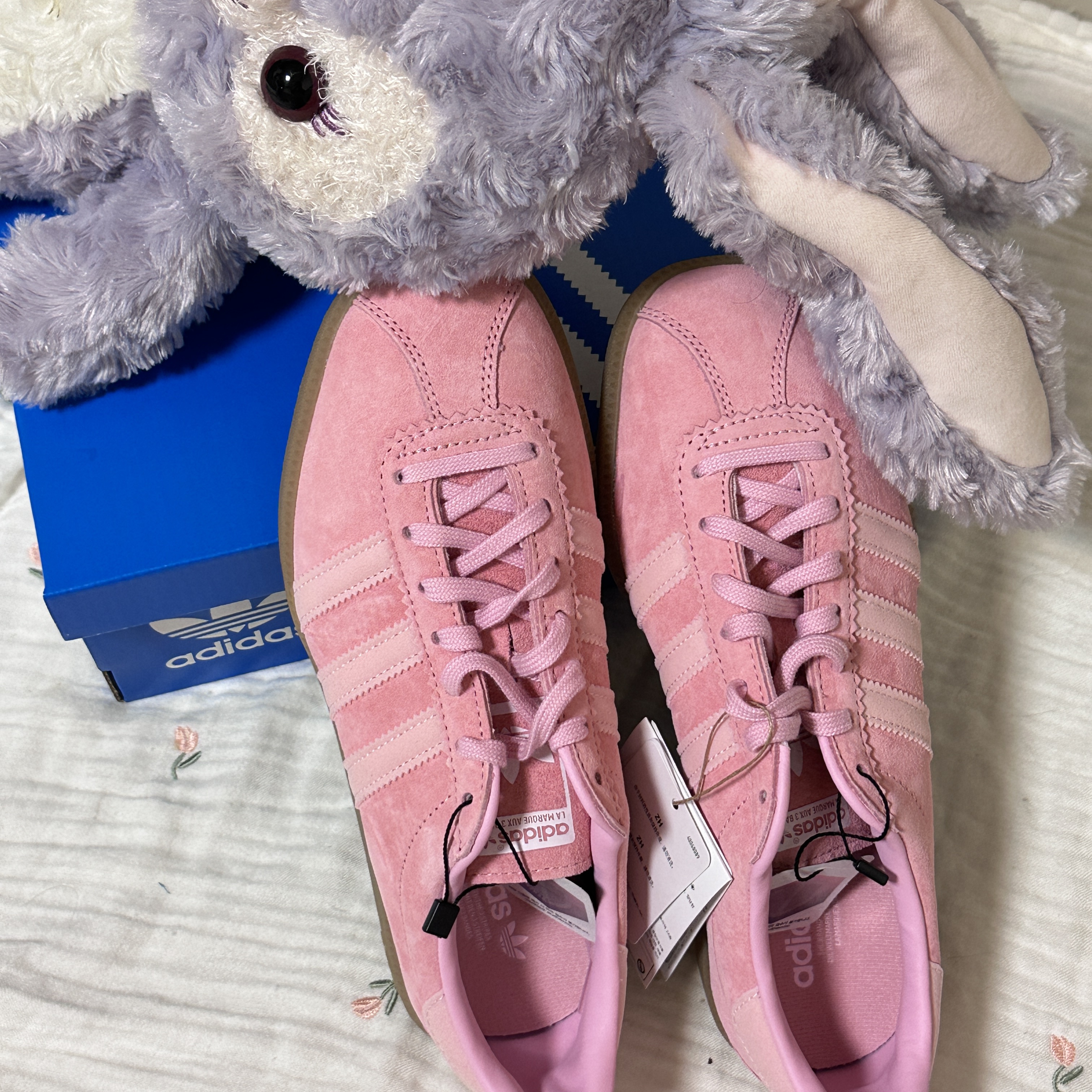 Adidas Bermuda Glow Pink 착용 스타일 - 2
