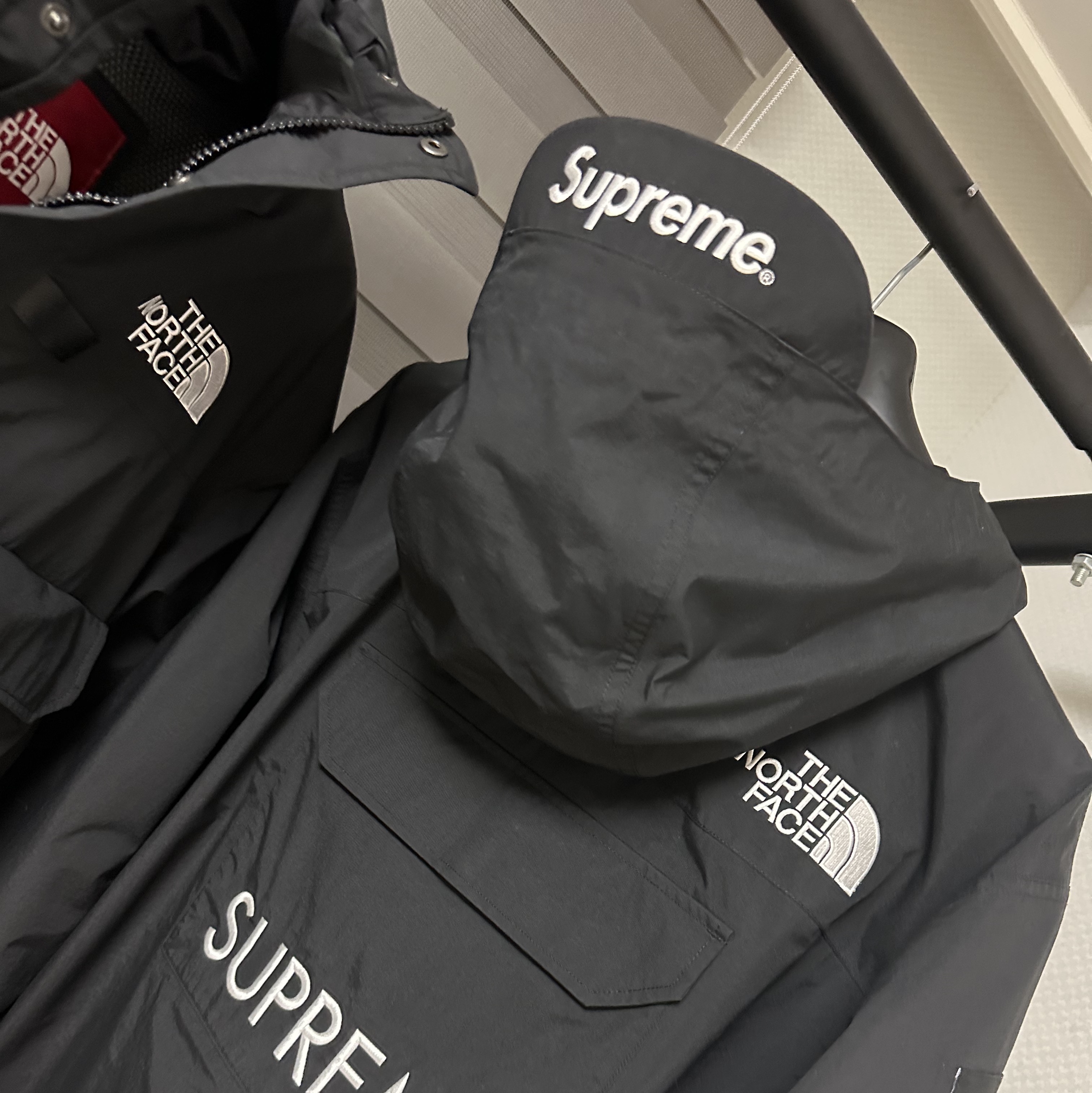 Supreme x The North Face Cargo Jacket Black - 20SS 착용 스타일 - 3