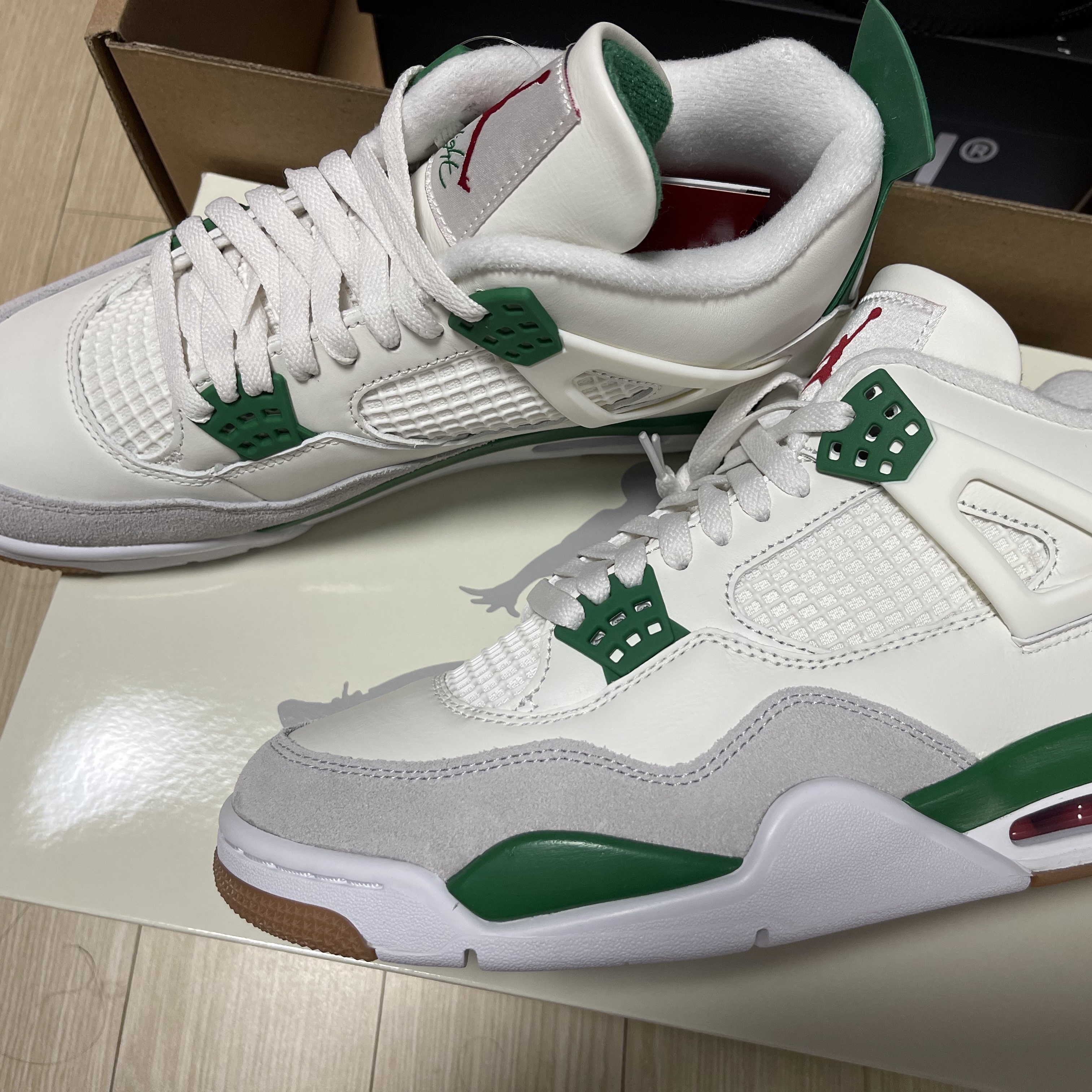 Jordan 4 x Nike SB Retro SP Pine Green 착용 스타일