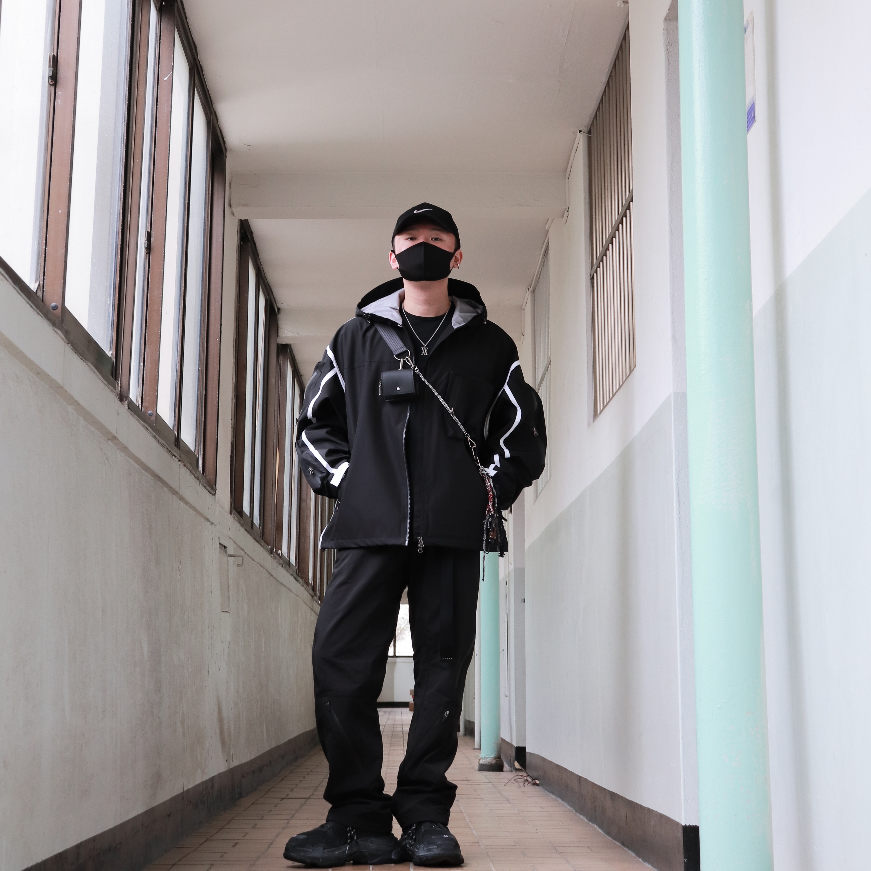 Balenciaga Triple S Black 착용 스타일