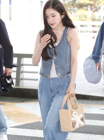 Margesherwood Wood Keyring White 착용 스타일