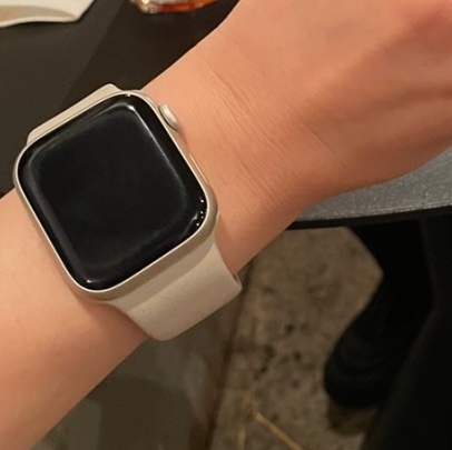 Apple Watch SE 44mm GPS Silver Aluminum Case with Sport Band White (Korean Ver.) 착용 스타일