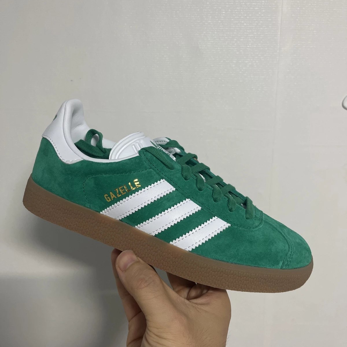 Adidas Gazelle Court Green Cloud White 착용 스타일 - 2