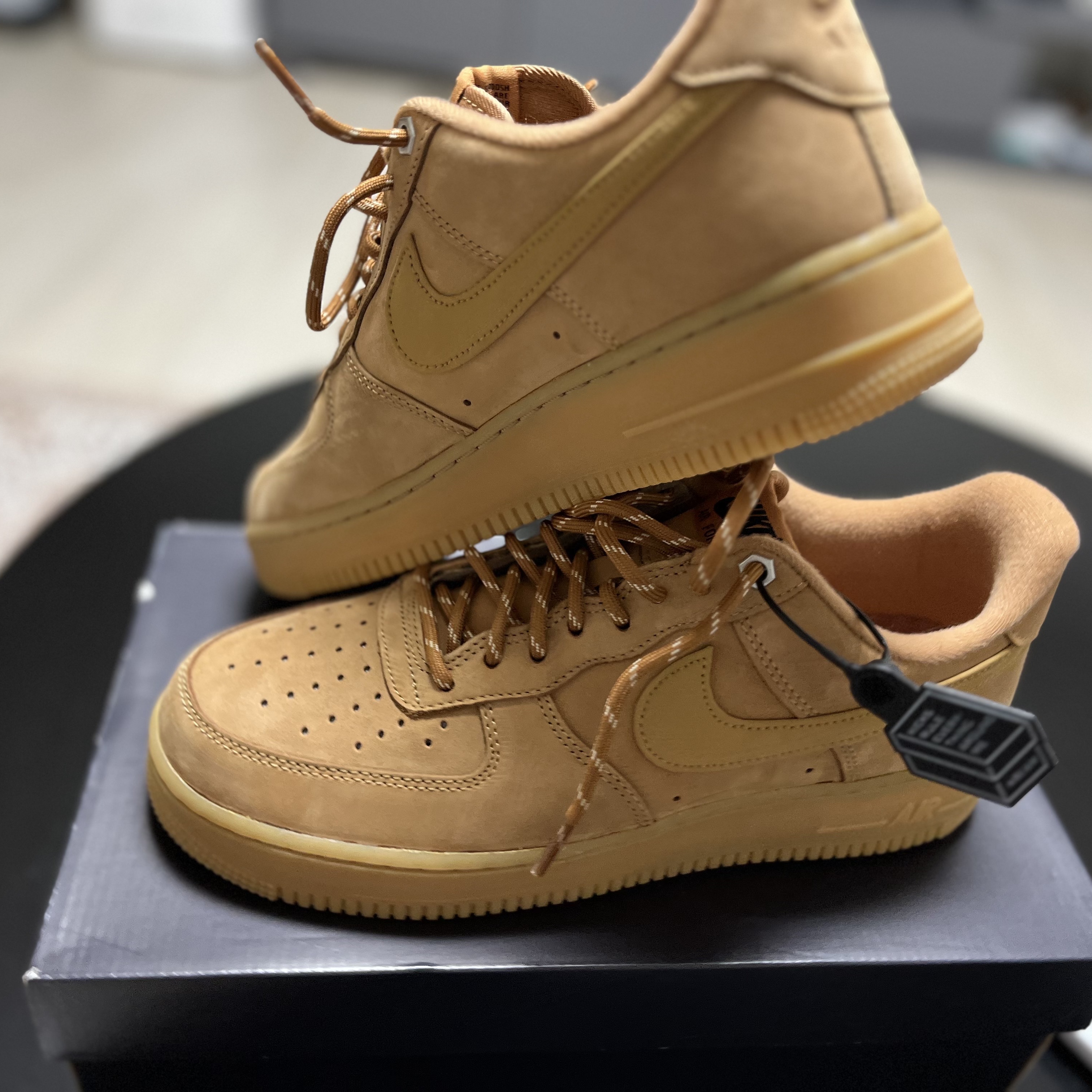 Nike Air Force 1 '07 WB Flax 착용 스타일 - 1