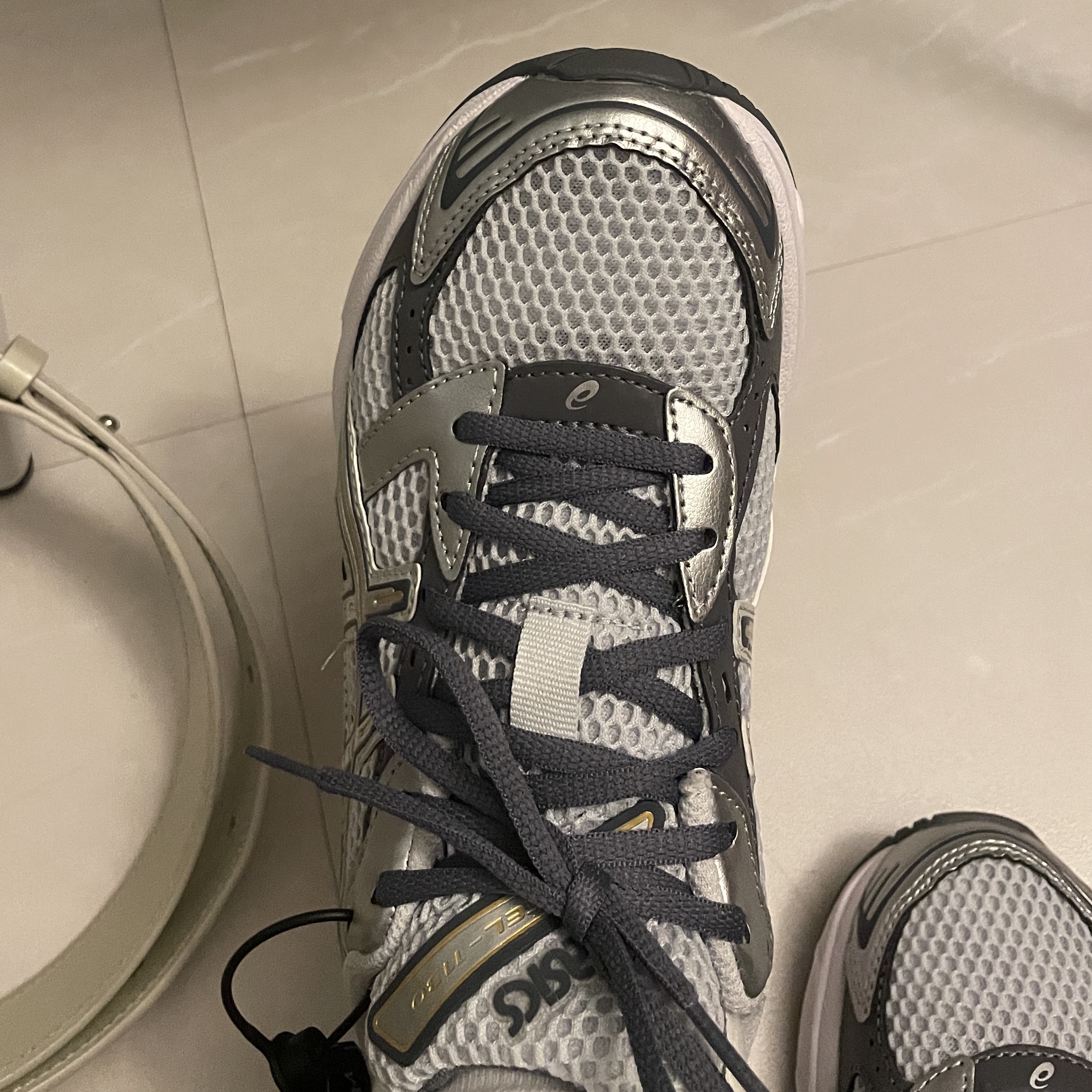Asics Gel-1130 Polar Shade Pure Silver 착용 스타일