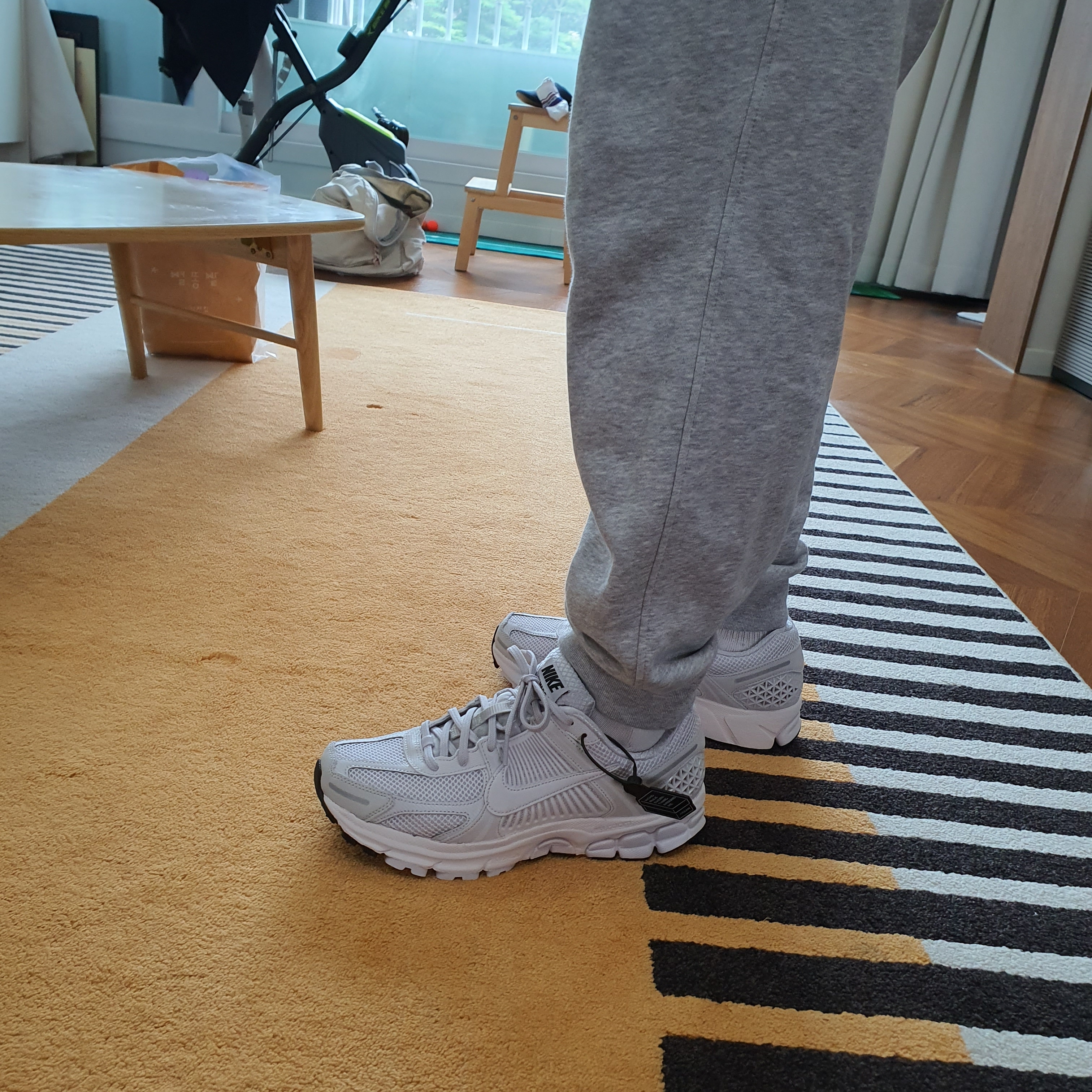 Nike Zoom Vomero 5 SP Vast Grey 2023 착용 스타일 - 2