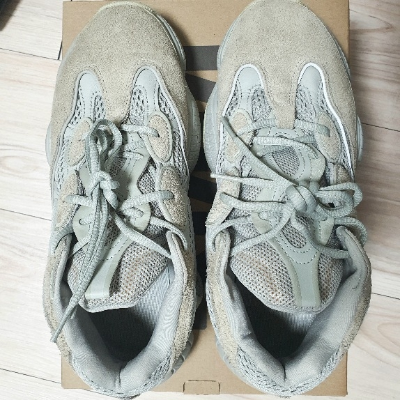 Adidas Yeezy 500 Salt 착용 스타일