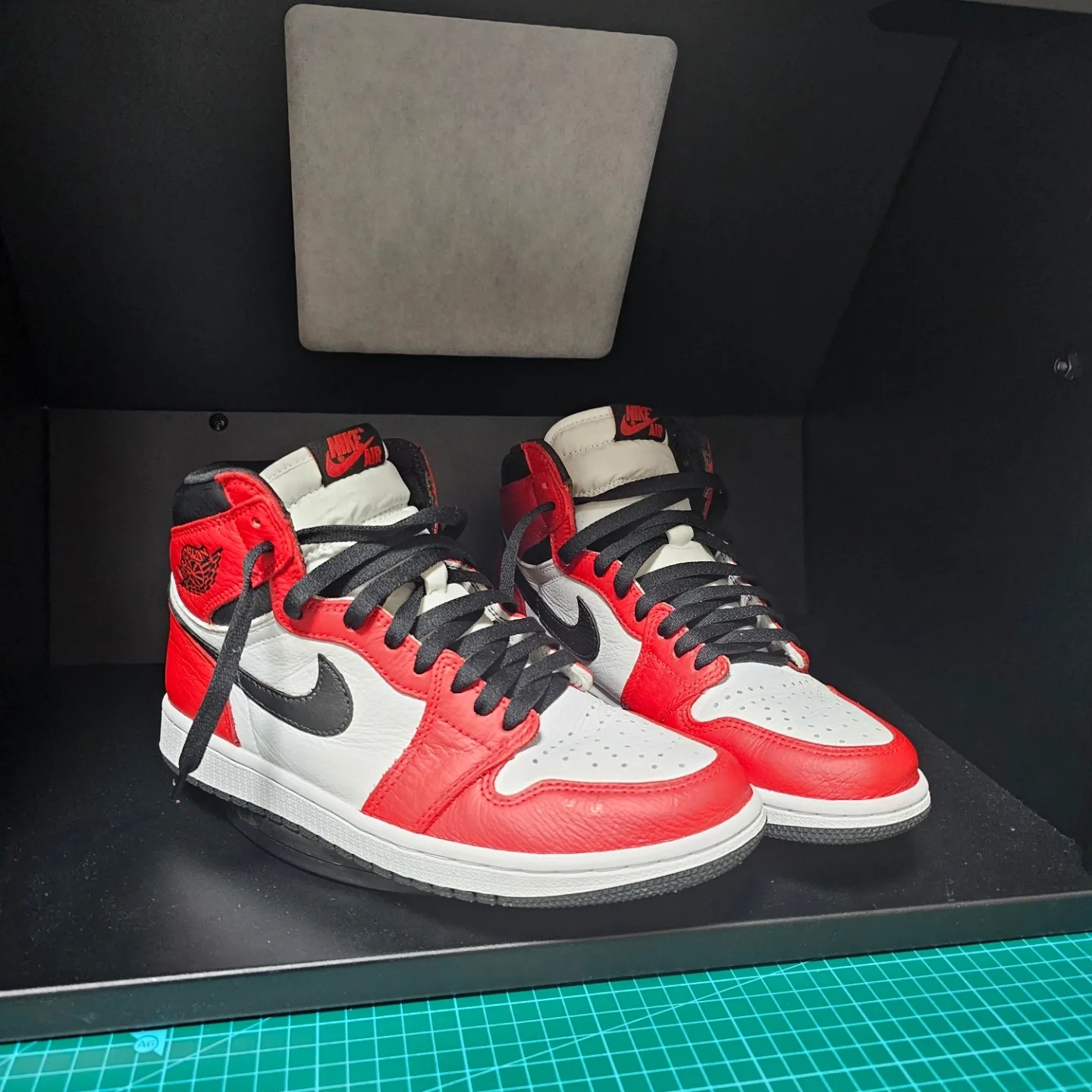 Jordan 1 Retro High OG Light Fusion Red 착용 스타일