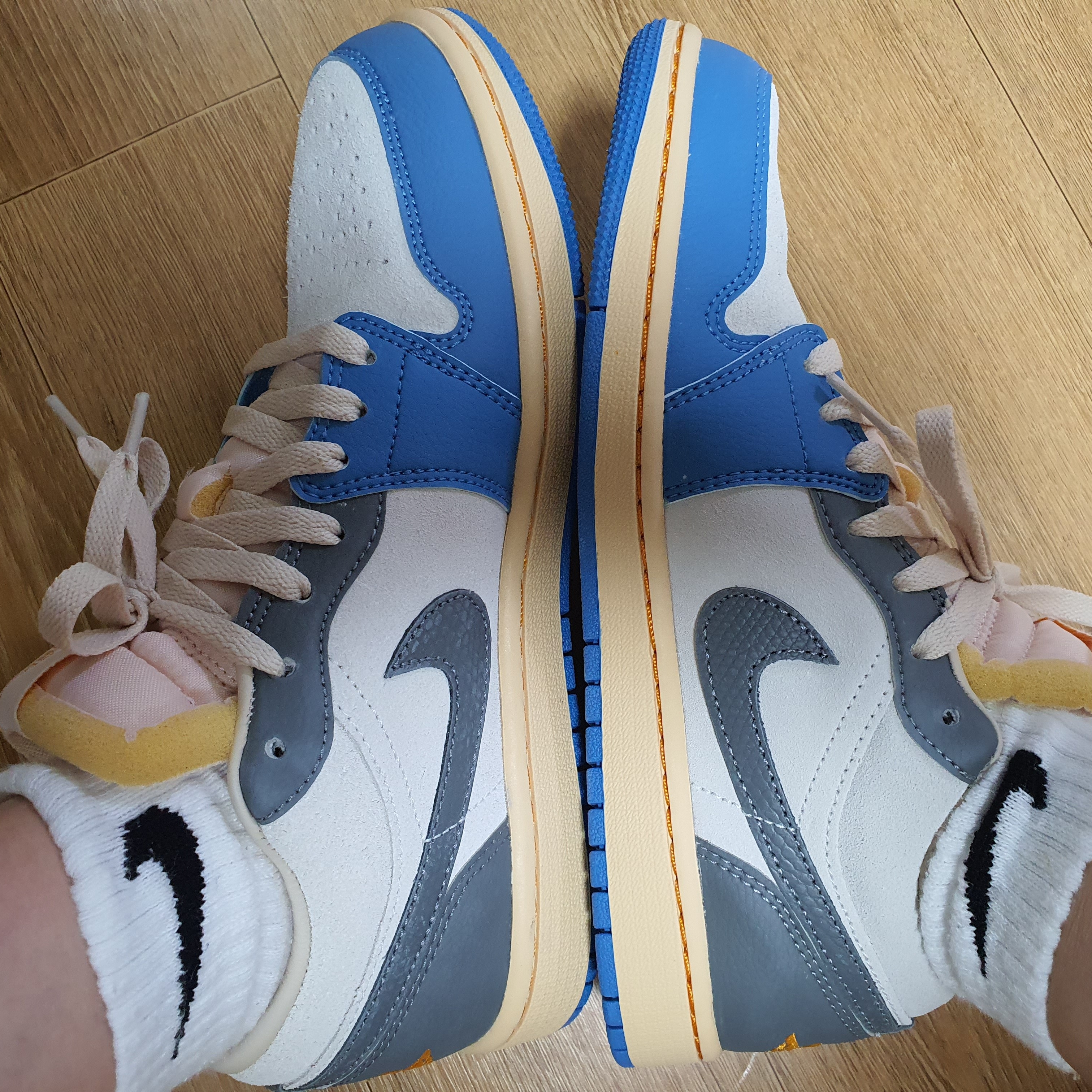 Jordan 1 Low SE Tokyo 96 착용 스타일 - 1