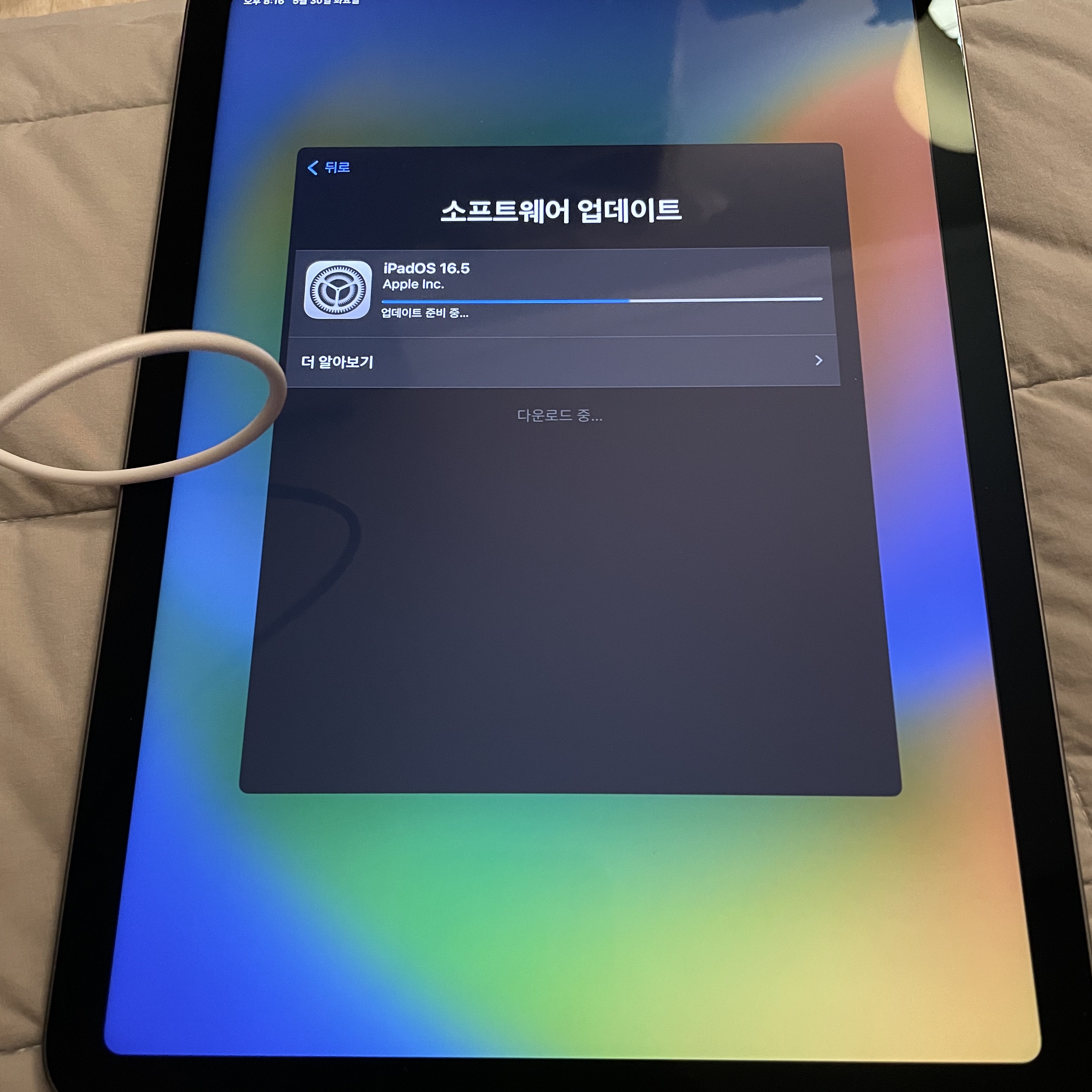Apple iPad Air 5th Gen Wifi 64GB Space Gray (Korean Ver.) 착용 스타일