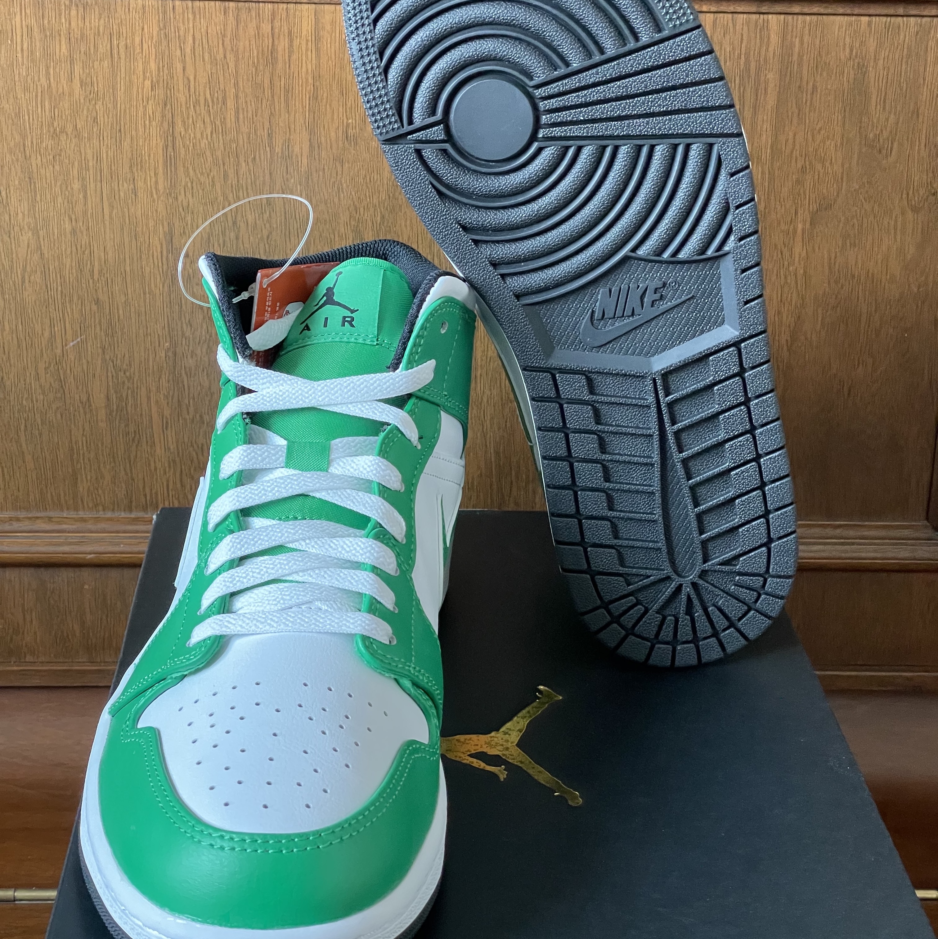 Jordan 1 Mid Lucky Green 착용 스타일 - 5