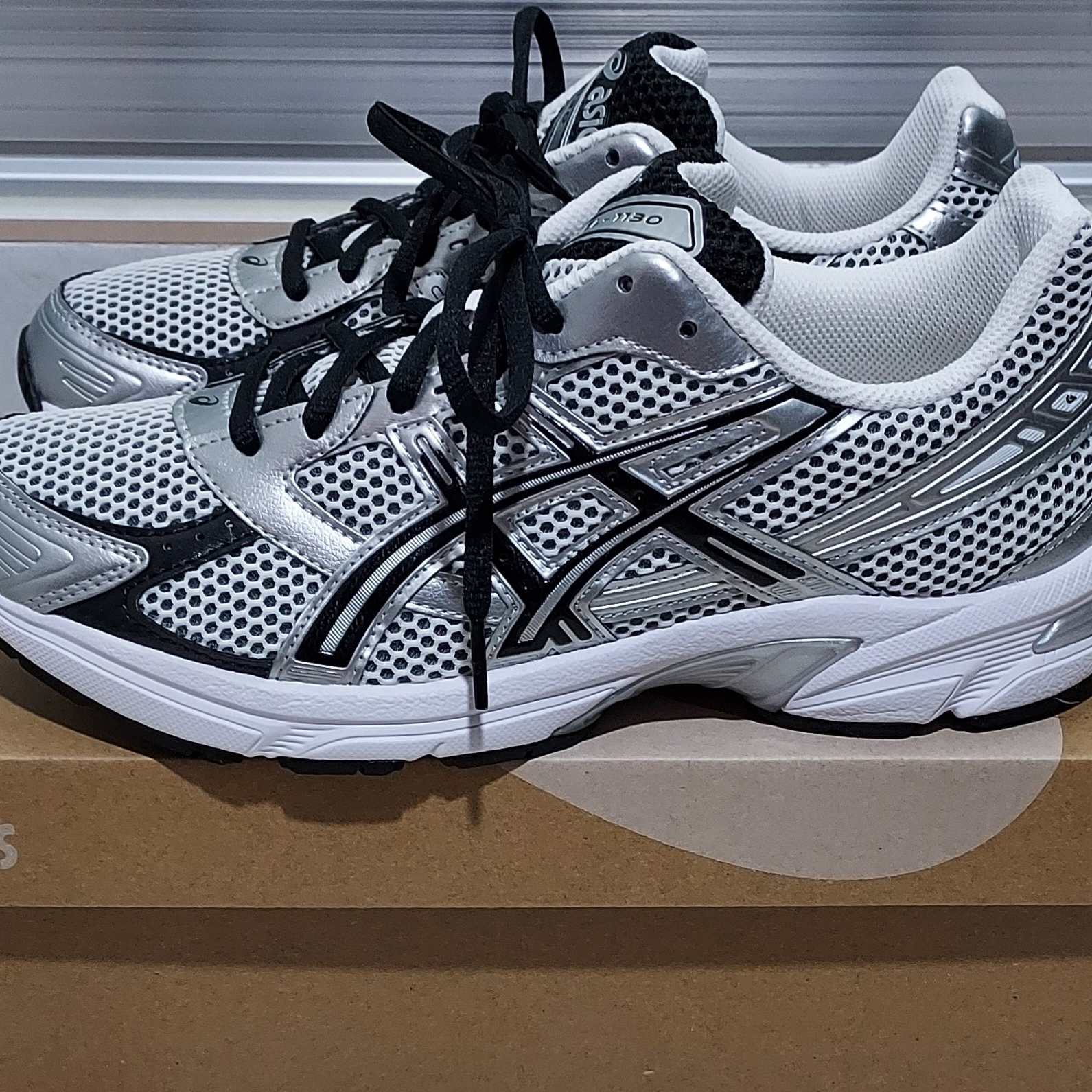 Asics Gel-1130 White Black 착용 스타일