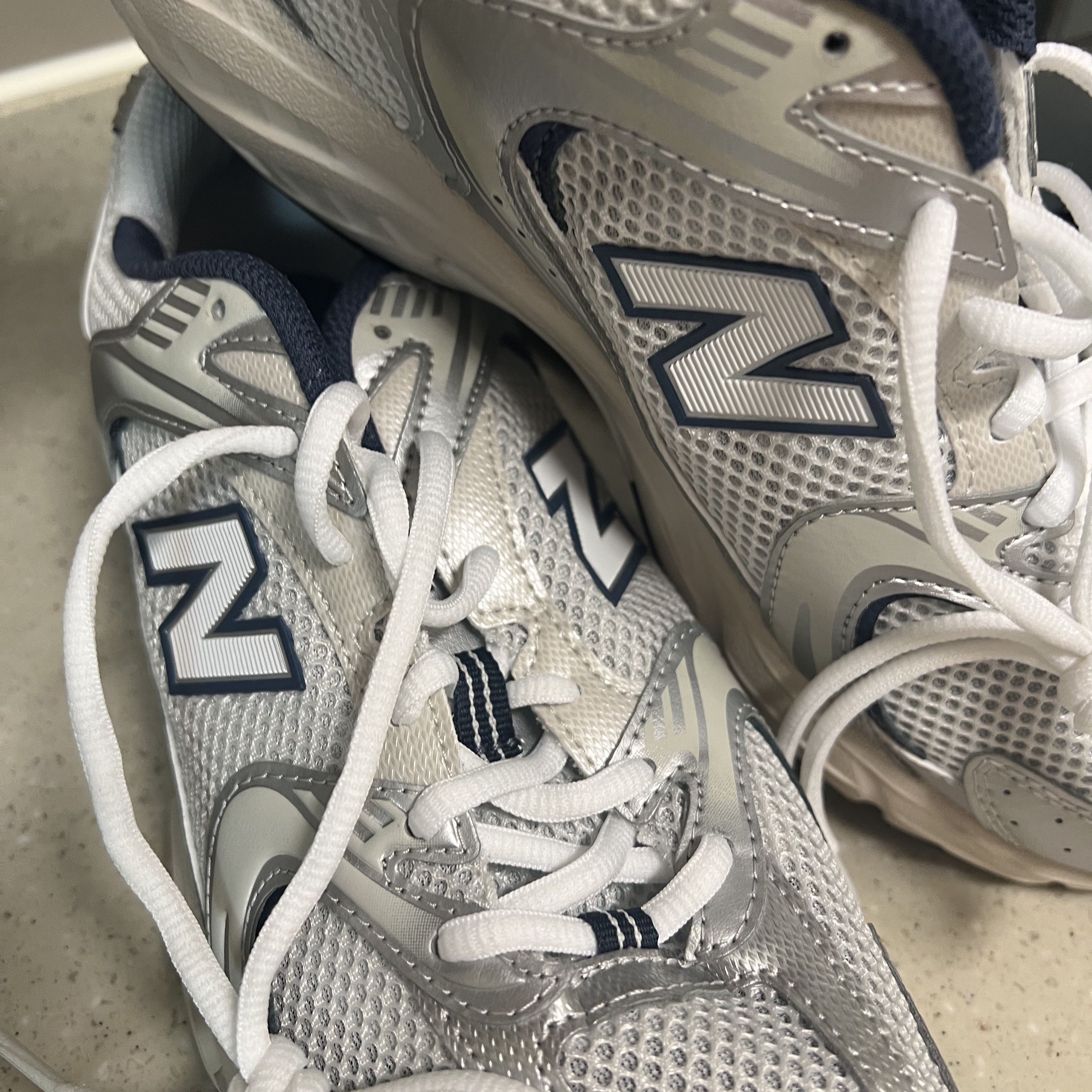 New Balance 530 Steel Grey 착용 스타일