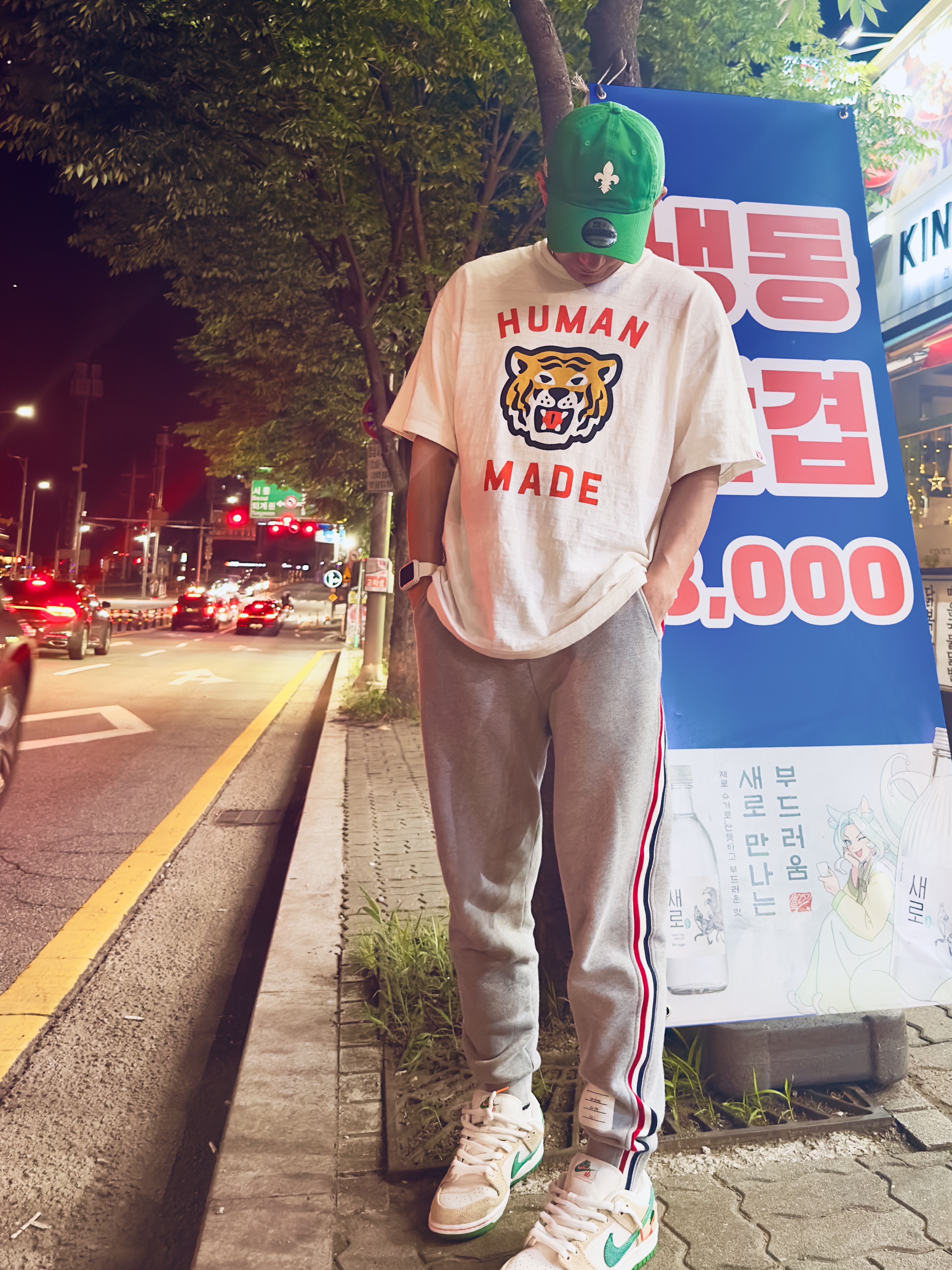 Nike x Jarritos SB Dunk Low Phantom and Malachite, Thom Browne Stripe Sweatpants Light Grey 착용 스타일