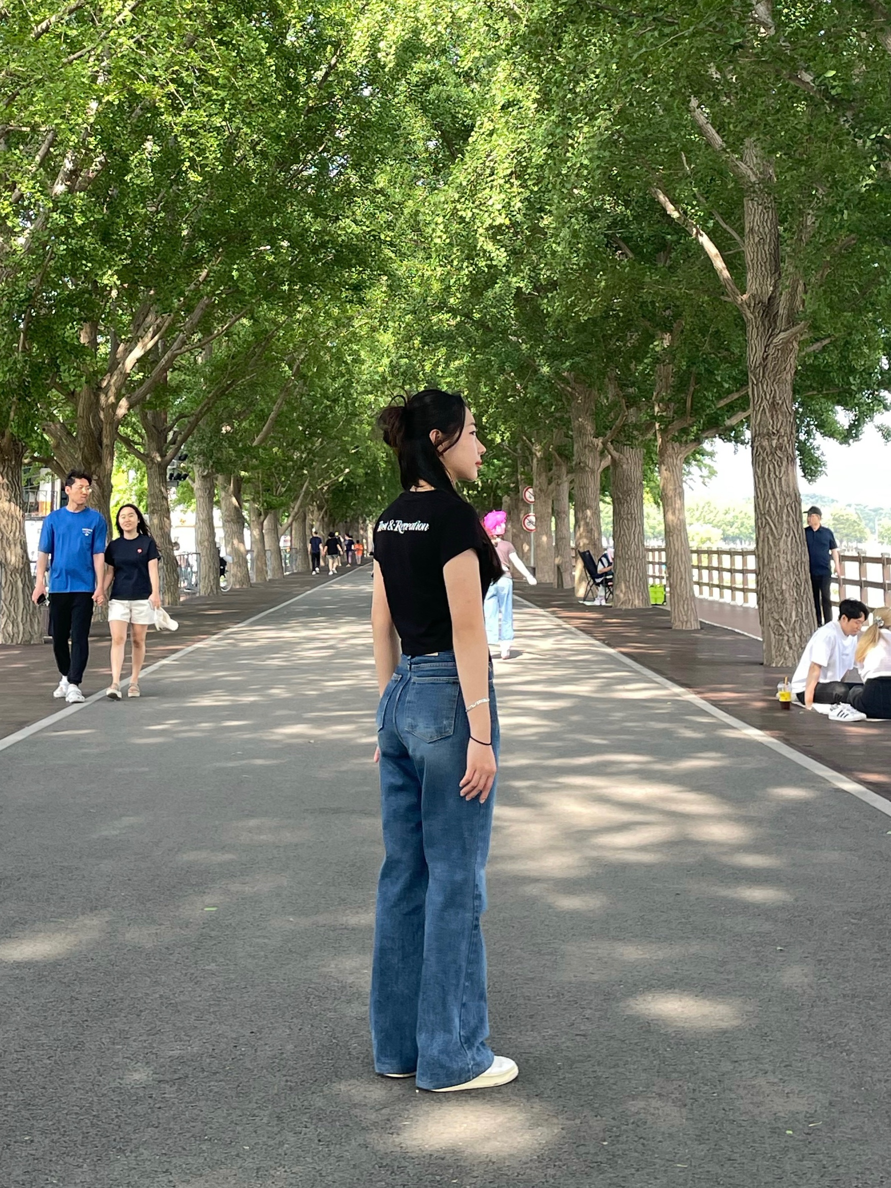 Autry Medalist Low Leather Sneakers White 착용 스타일 - 1