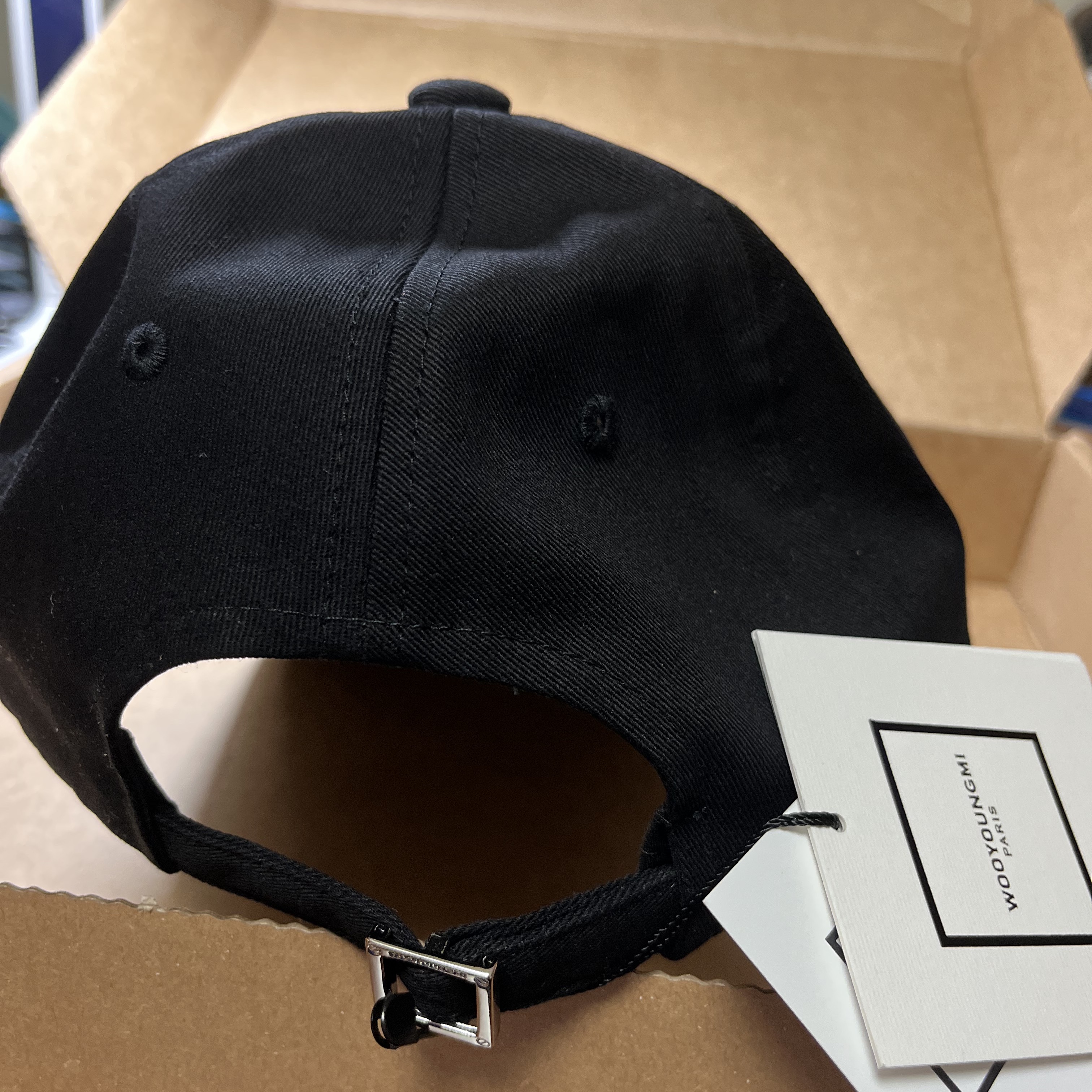 Wooyoungmi White Embroidered Logo Ball Cap Black 착용 스타일 - 2