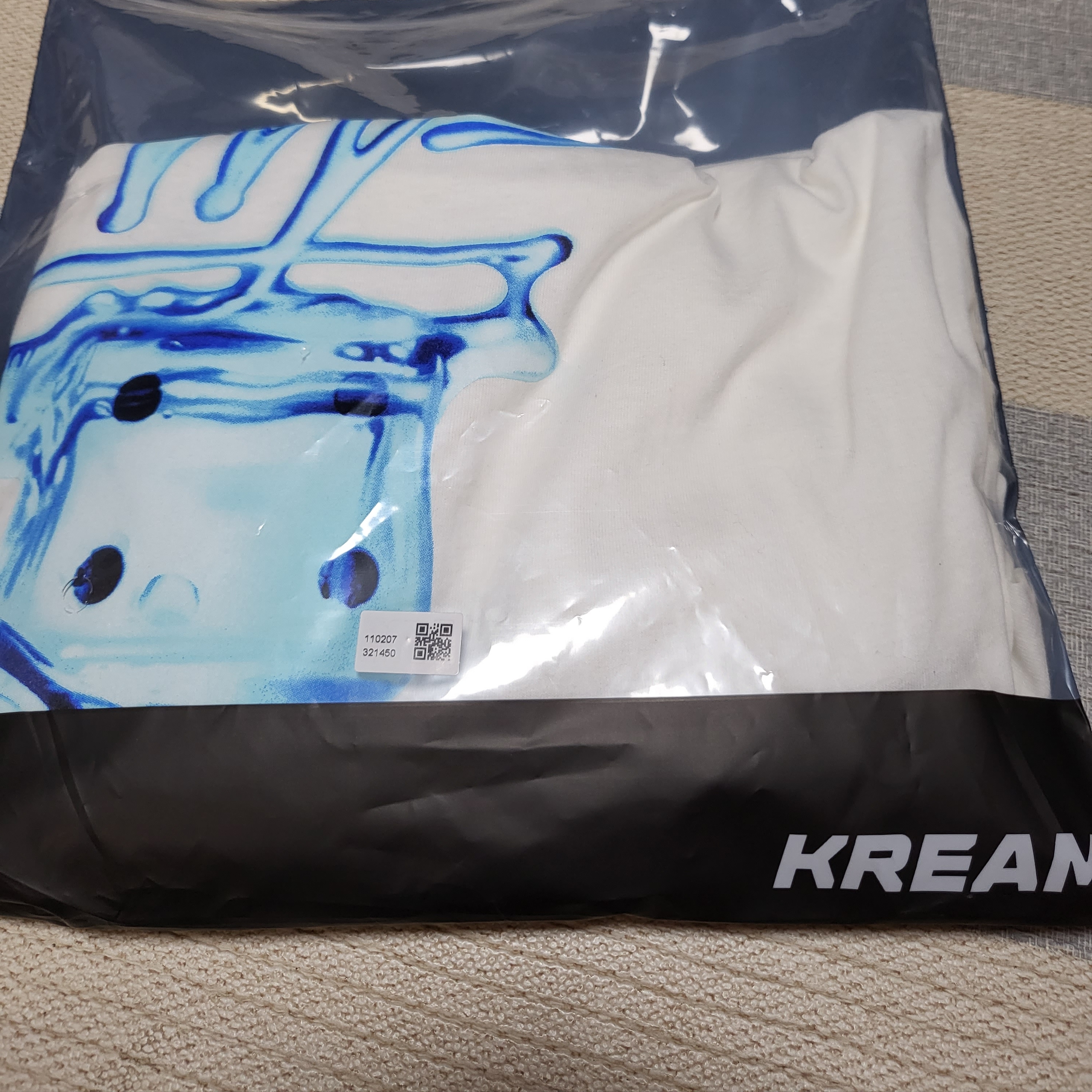 Stussy Melted T-Shirt White 착용 스타일 - 1
