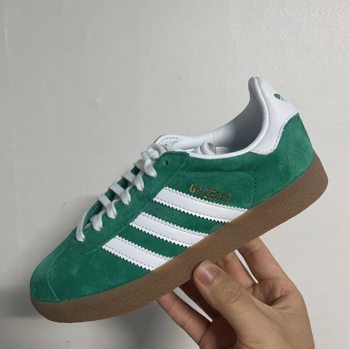 Adidas Gazelle Court Green Cloud White 착용 스타일 - 1