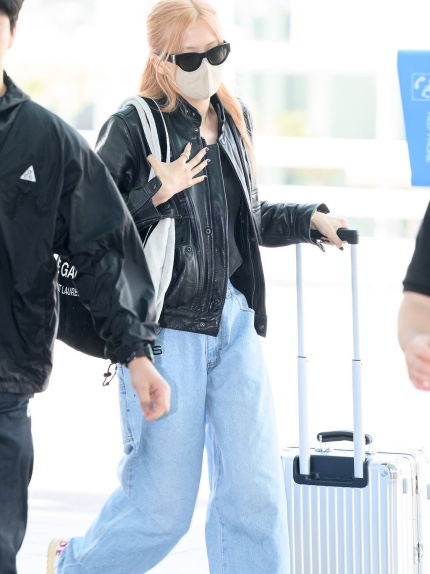 Rimowa Original Cabin Aluminium Suitcase Silver, String Ting Midnight Request Line Wristlet Phone Strap 착용 스타일 - 2