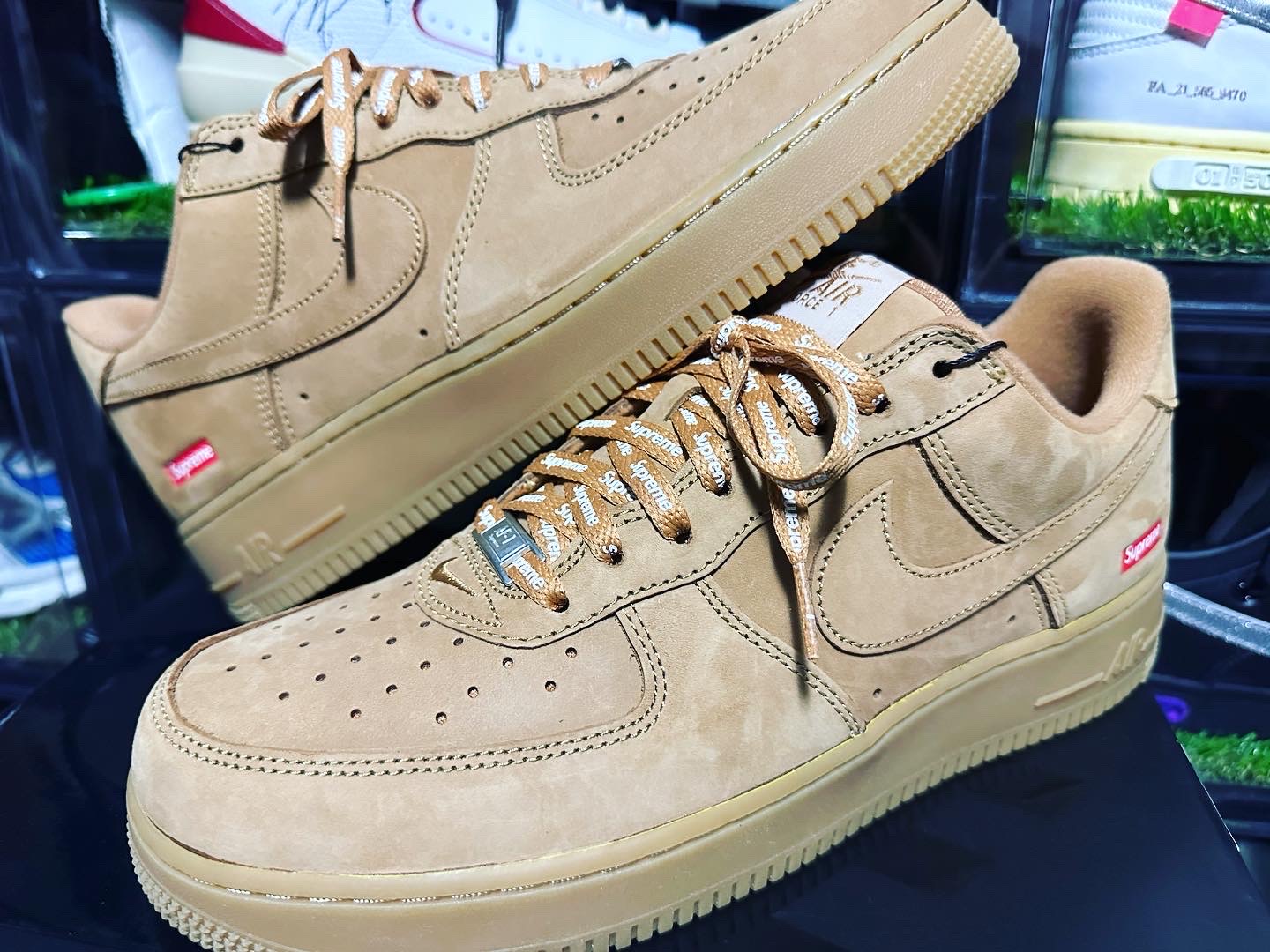 Nike x Supreme Air Force 1 Low Flax, Nike x Supreme Air Force 1 Low White 착용 스타일 - 3