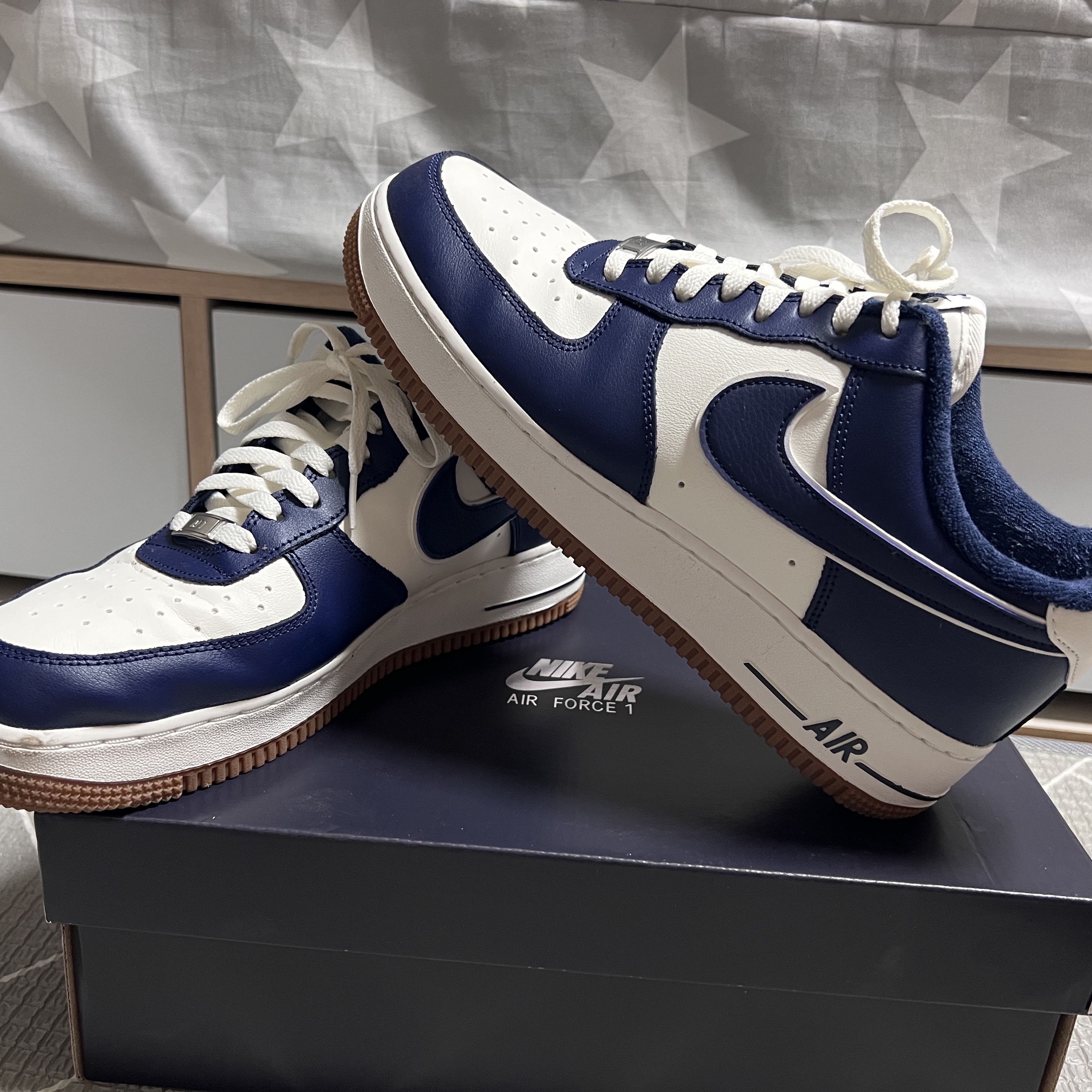 Nike Air Force 1 '07 LV8 Midnight Navy 착용 스타일