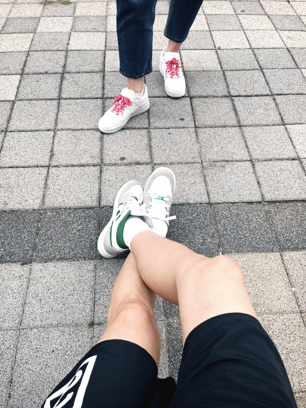 Jordan 1 Retro High OG Taxi, Jordan 1 Mid SE Pine Green Light Smoke Grey 착용 스타일 - 2