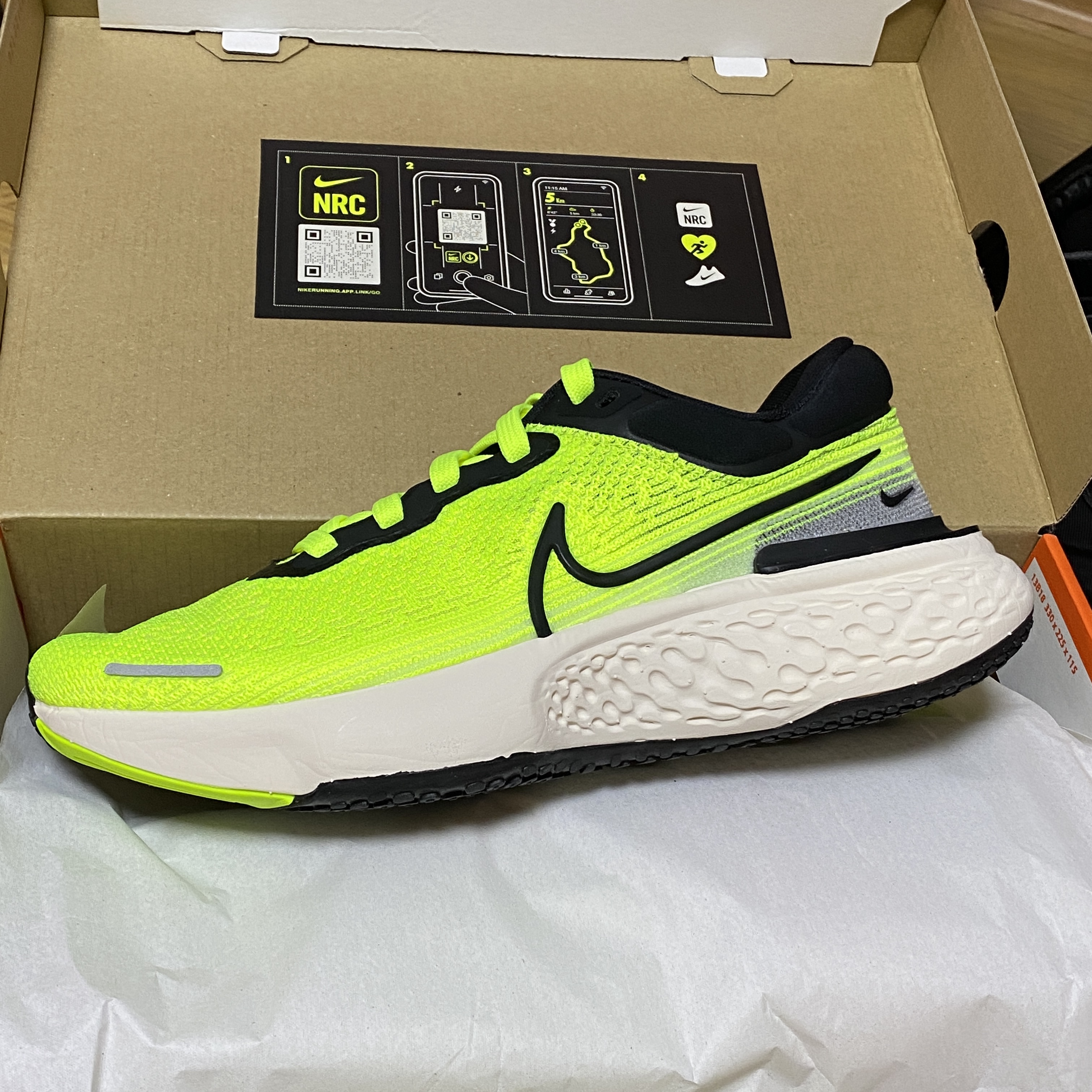 Nike ZoomX Invincible Run Flyknit Volt 착용 스타일