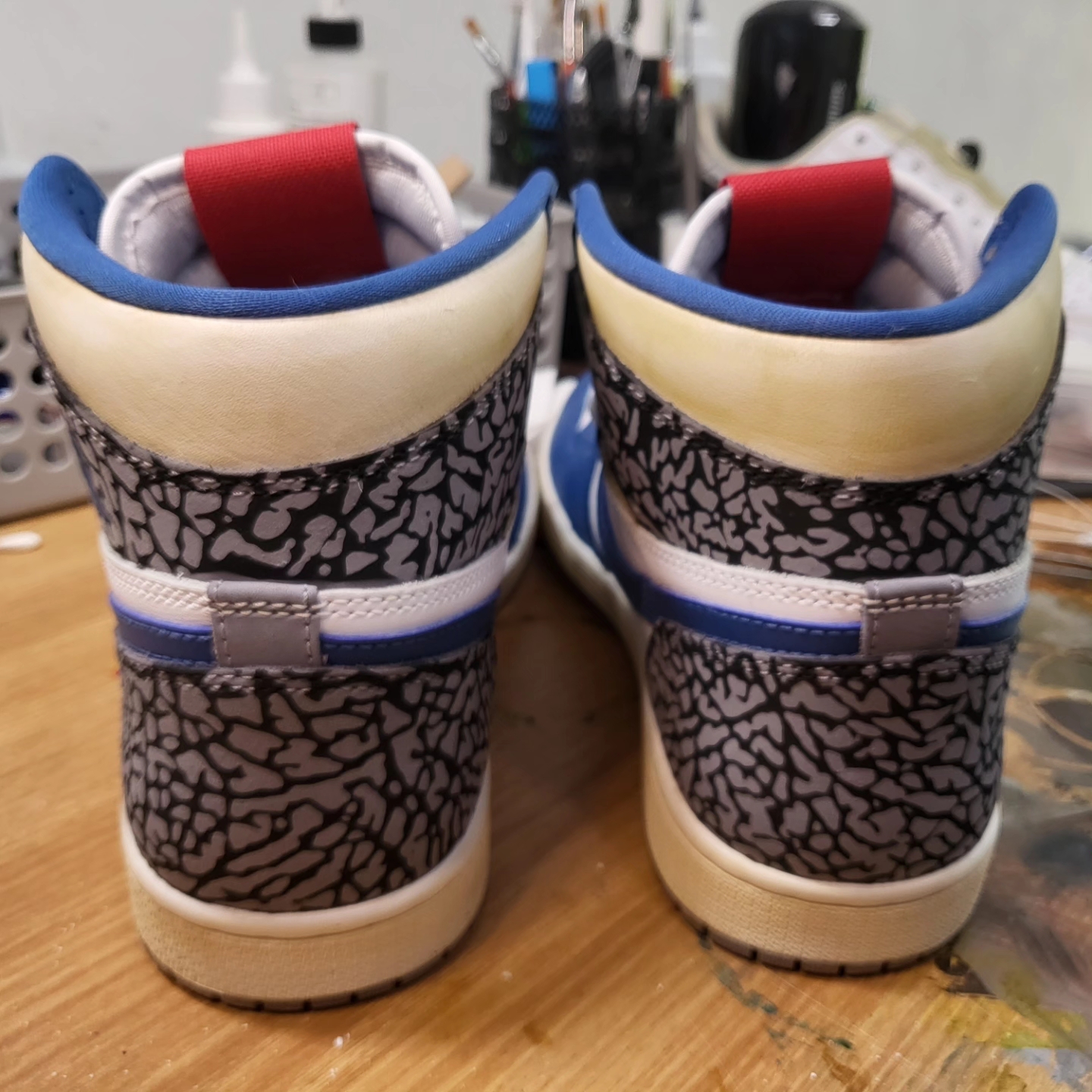 Jordan 1 Retro High OG True Blue, Jordan 1 Retro High OG White Cement 착용 스타일 - 4