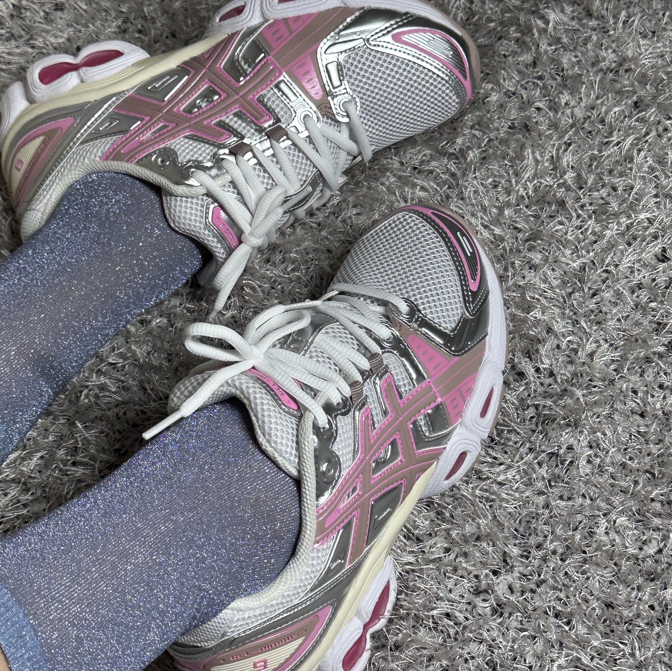 (W) Asics Gel-Nimbus 9 White Pure Silver 착용 스타일