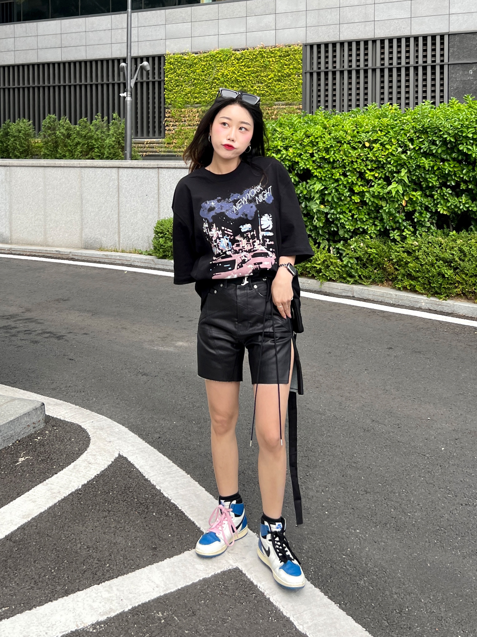 Jordan 1 x Travis Scott x Fragment Retro High OG SP Military Blue, Apple Watch Nike Series 7 41mm GPS Midnight Aluminum Case with Nike Sport Band Anthracite Black (Korean Ver.) 착용 스타일 - 1