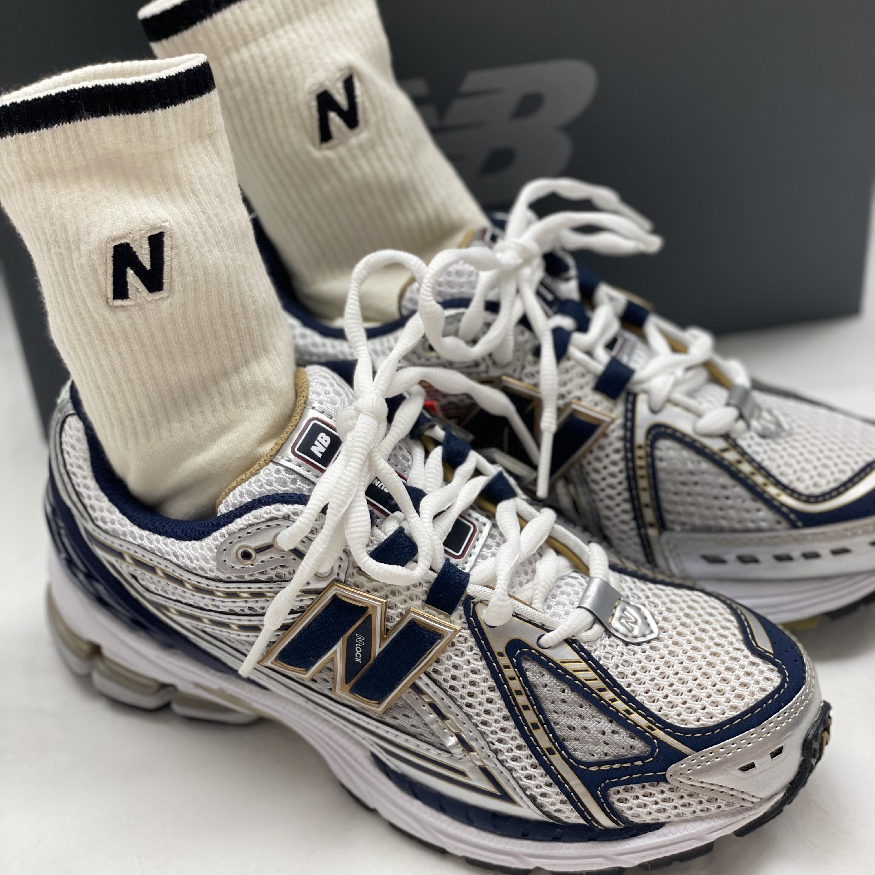 New Balance 1906R White Gold 착용 스타일 - 2