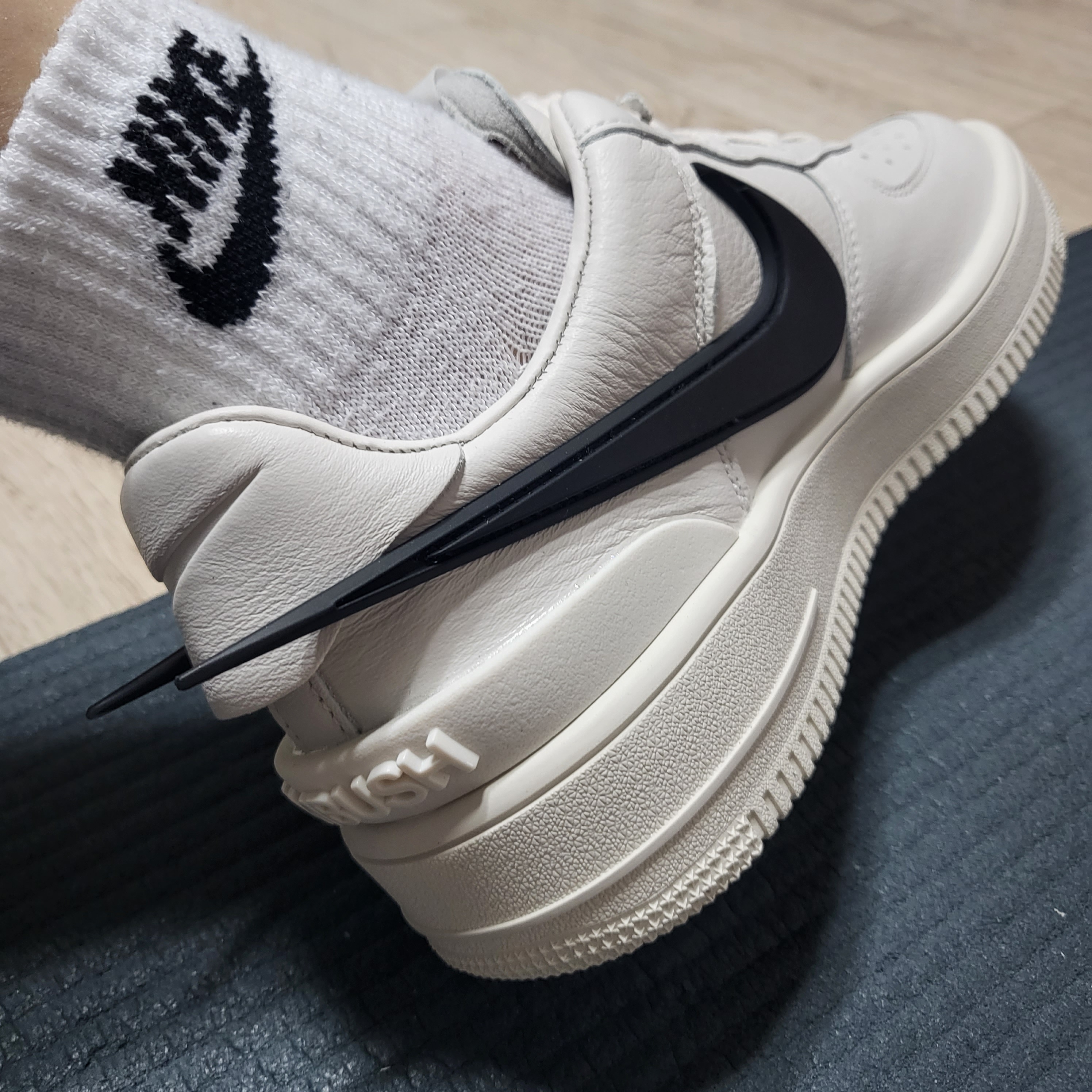 Nike x Ambush Air Force 1 Low SP Phantom 착용 스타일 - 3