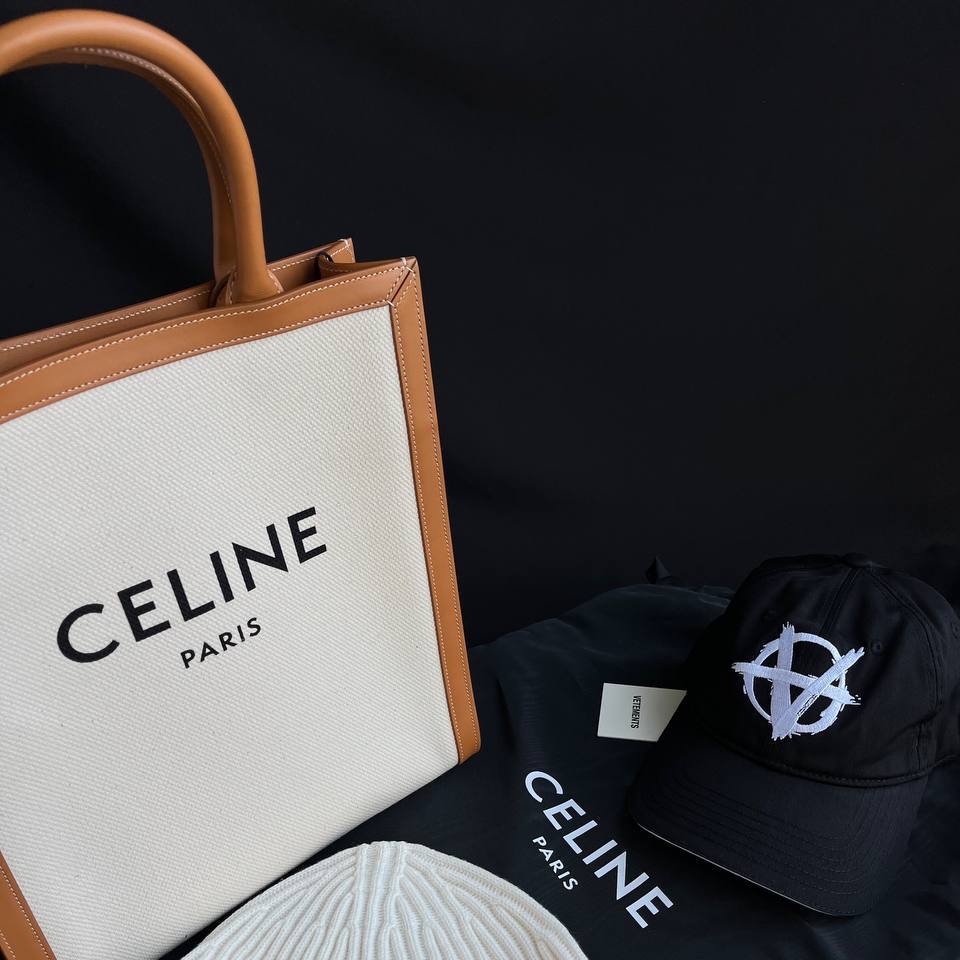 Celine Small Vertical Cabas Celine in Canvas with Celine Print and Calfskin Natural Tan 착용 스타일