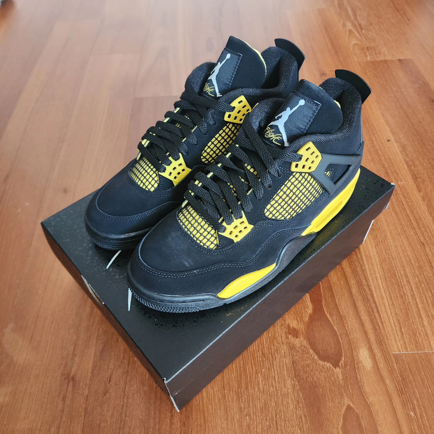 Jordan 4 Retro Thunder 2023 착용 스타일 - 3